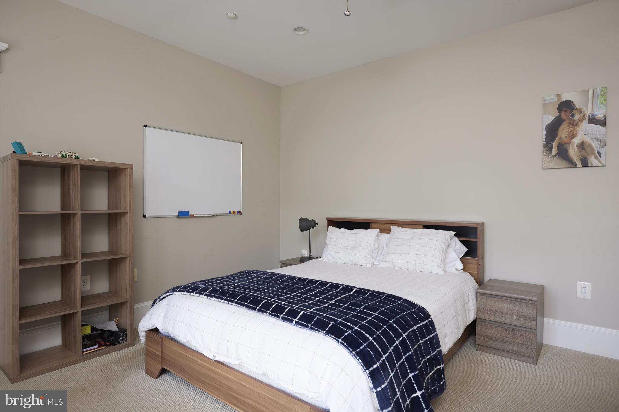 ENGLISH VILLAGE - Residential