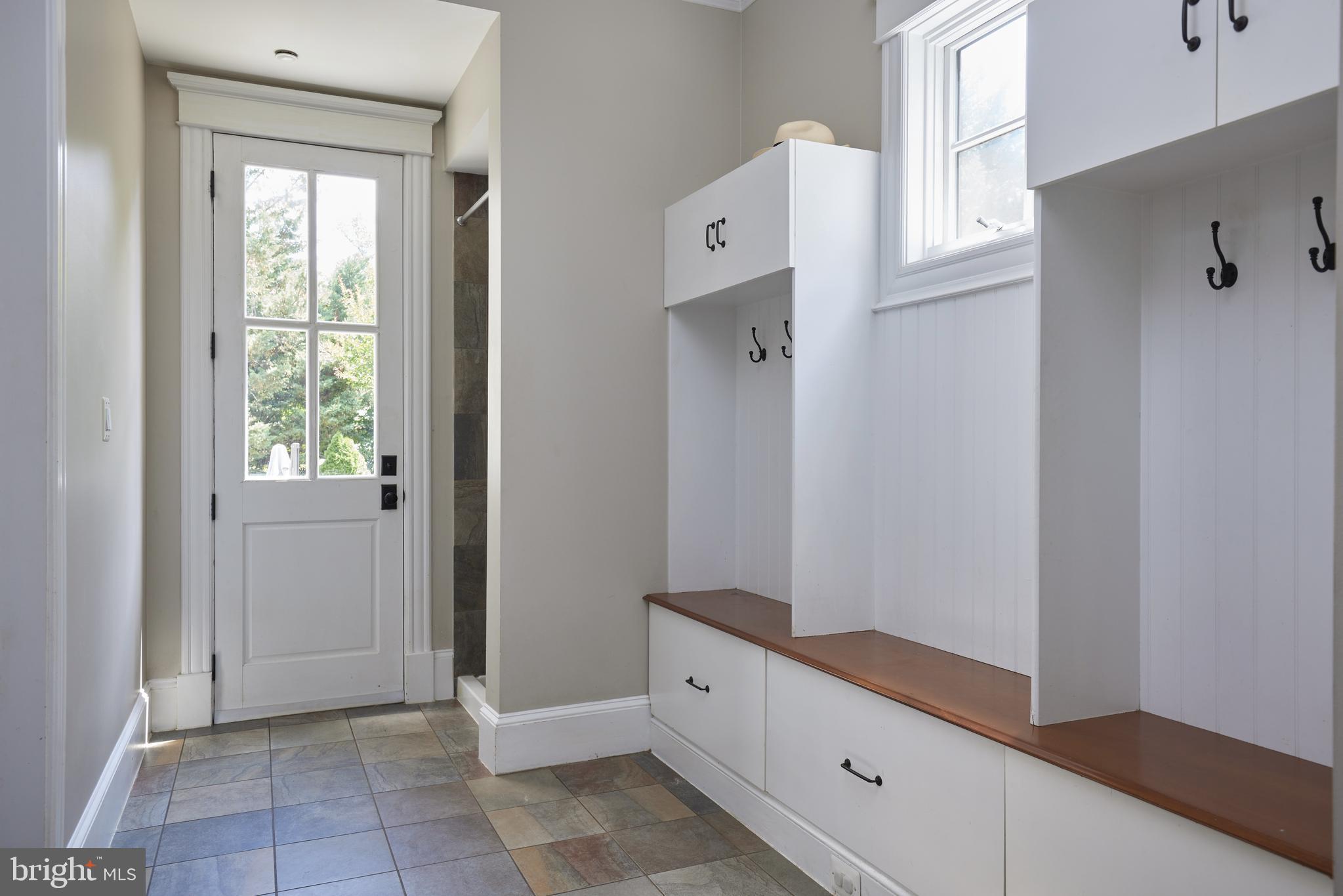 ENGLISH VILLAGE - Residential