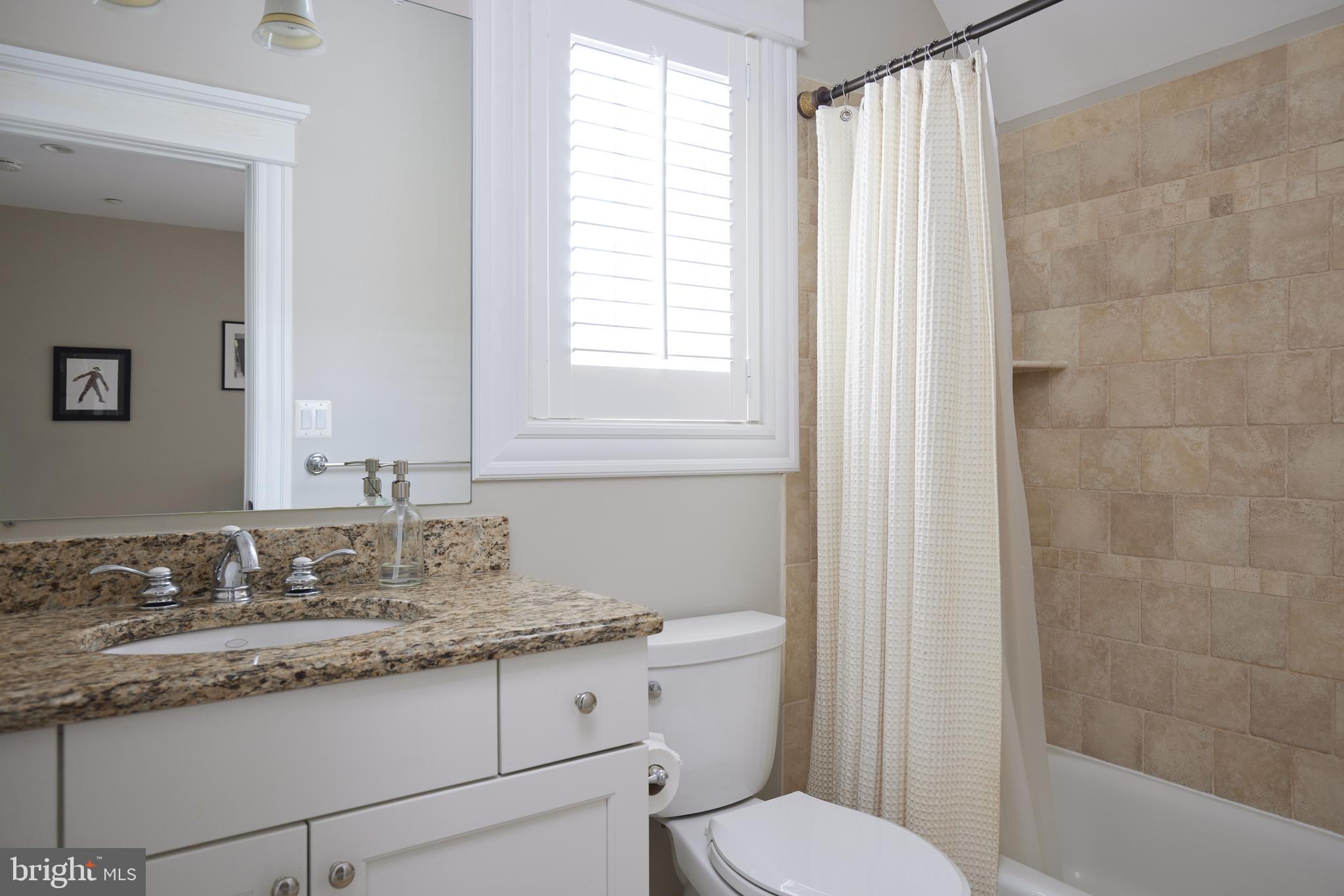 ENGLISH VILLAGE - Residential