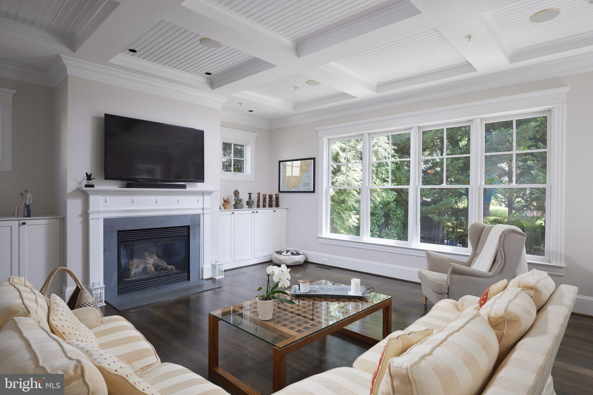 ENGLISH VILLAGE - Residential