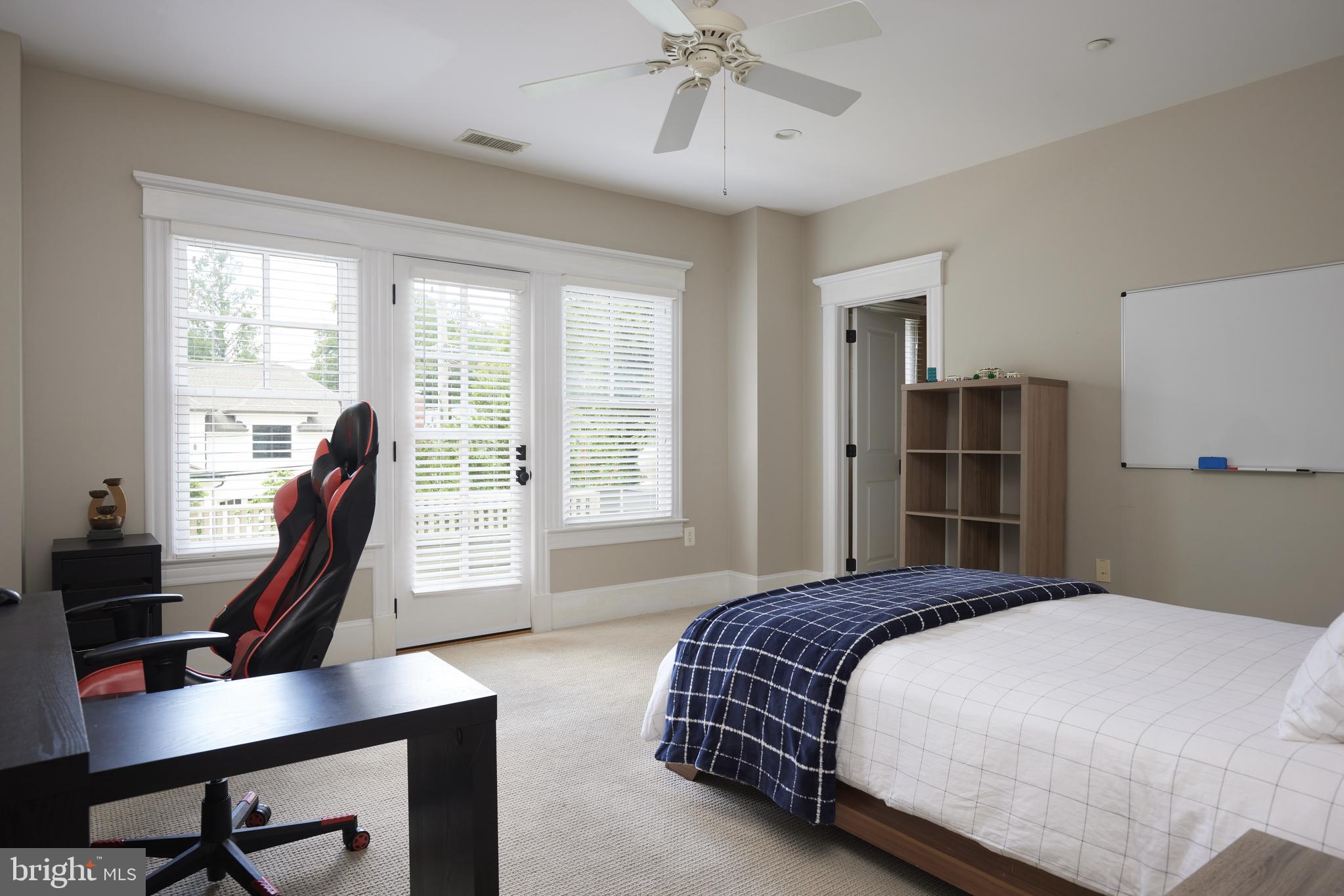 ENGLISH VILLAGE - Residential