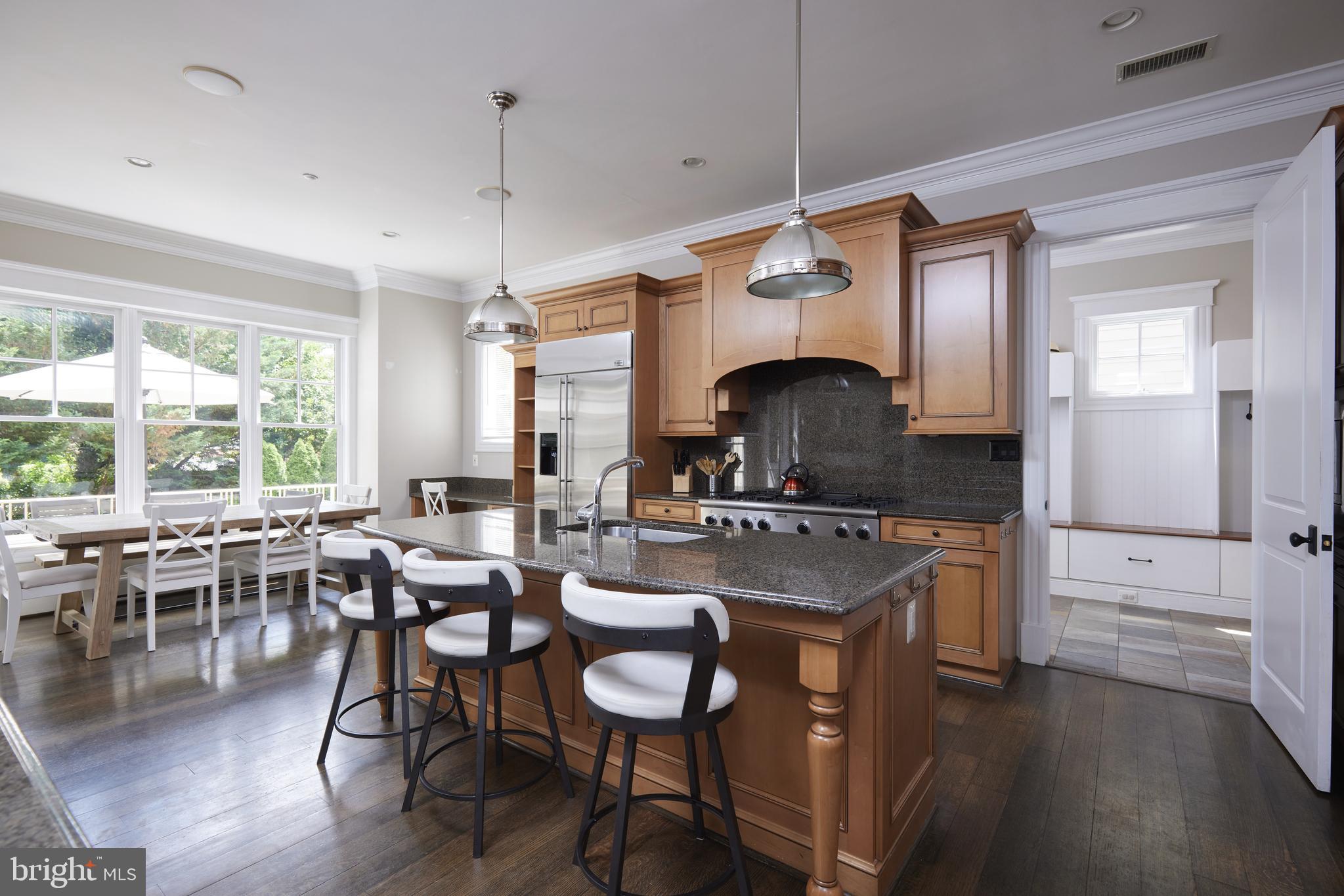 ENGLISH VILLAGE - Residential