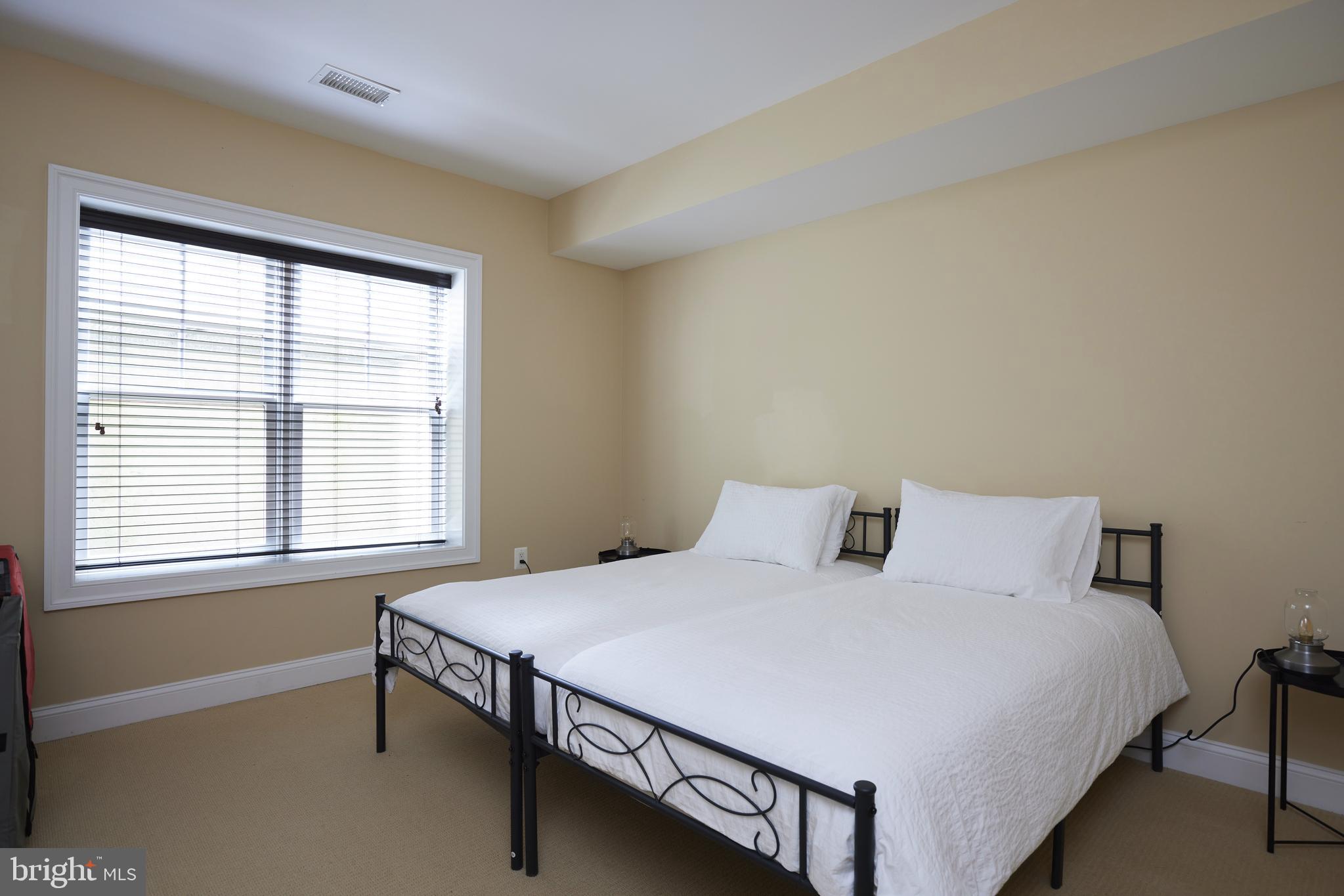 ENGLISH VILLAGE - Residential