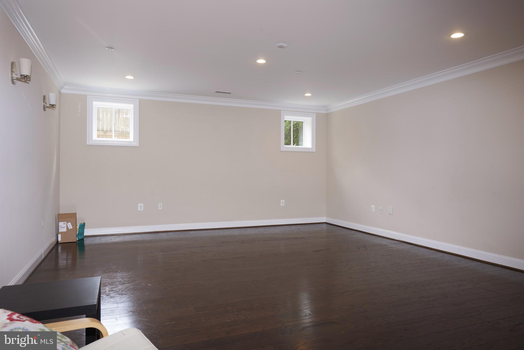 ENGLISH VILLAGE - Residential