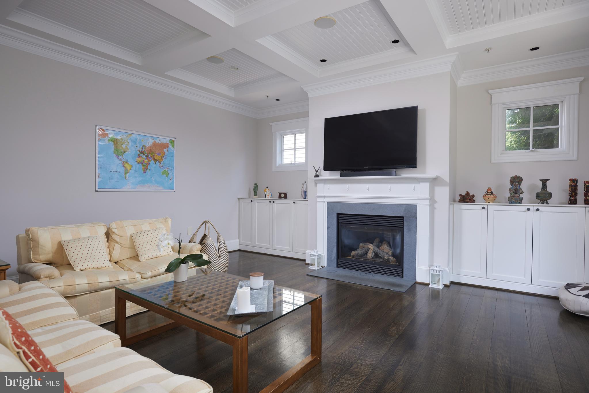 ENGLISH VILLAGE - Residential