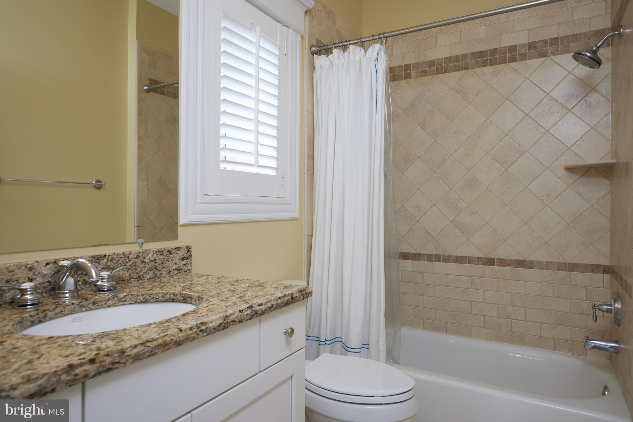 ENGLISH VILLAGE - Residential