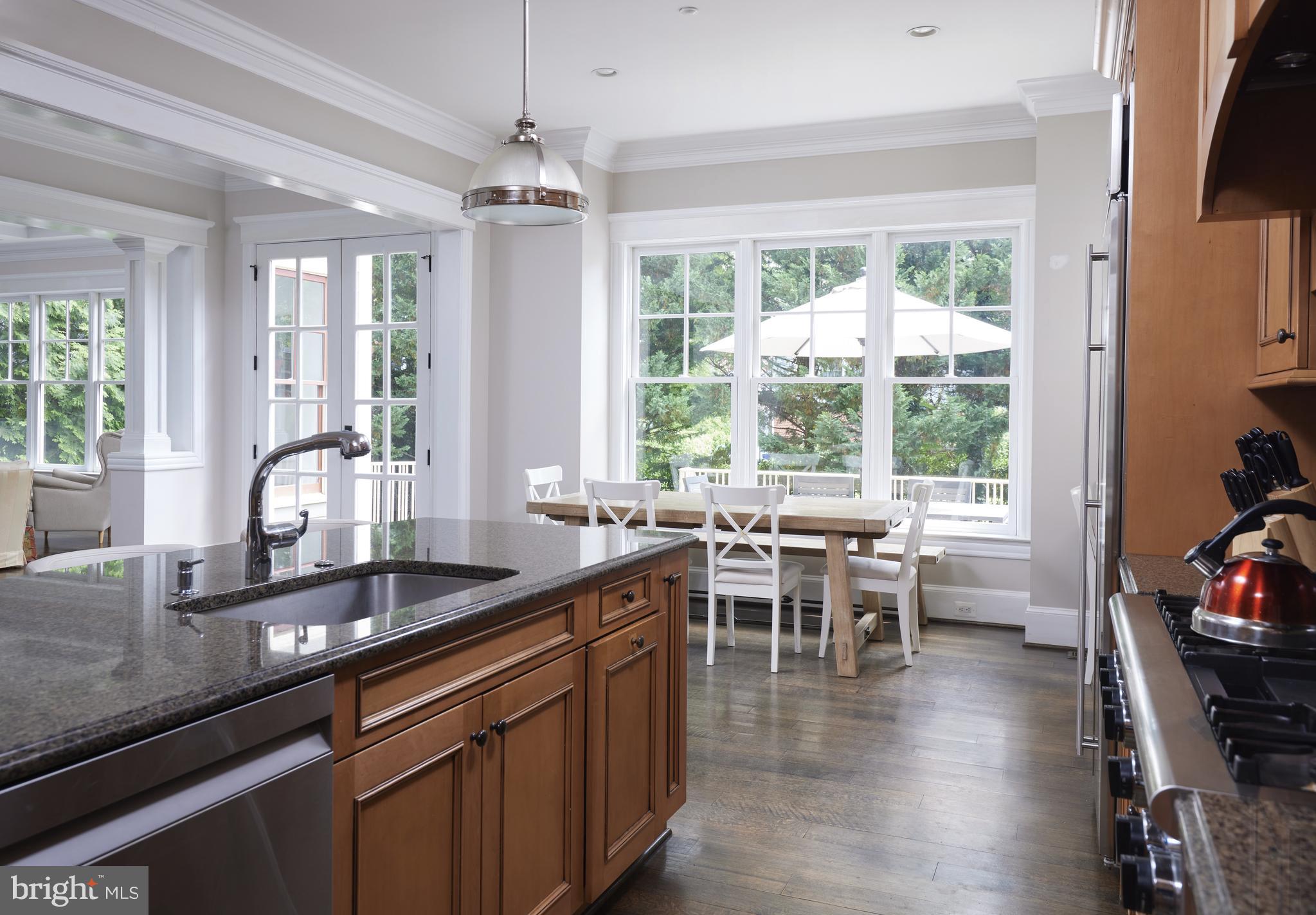 ENGLISH VILLAGE - Residential