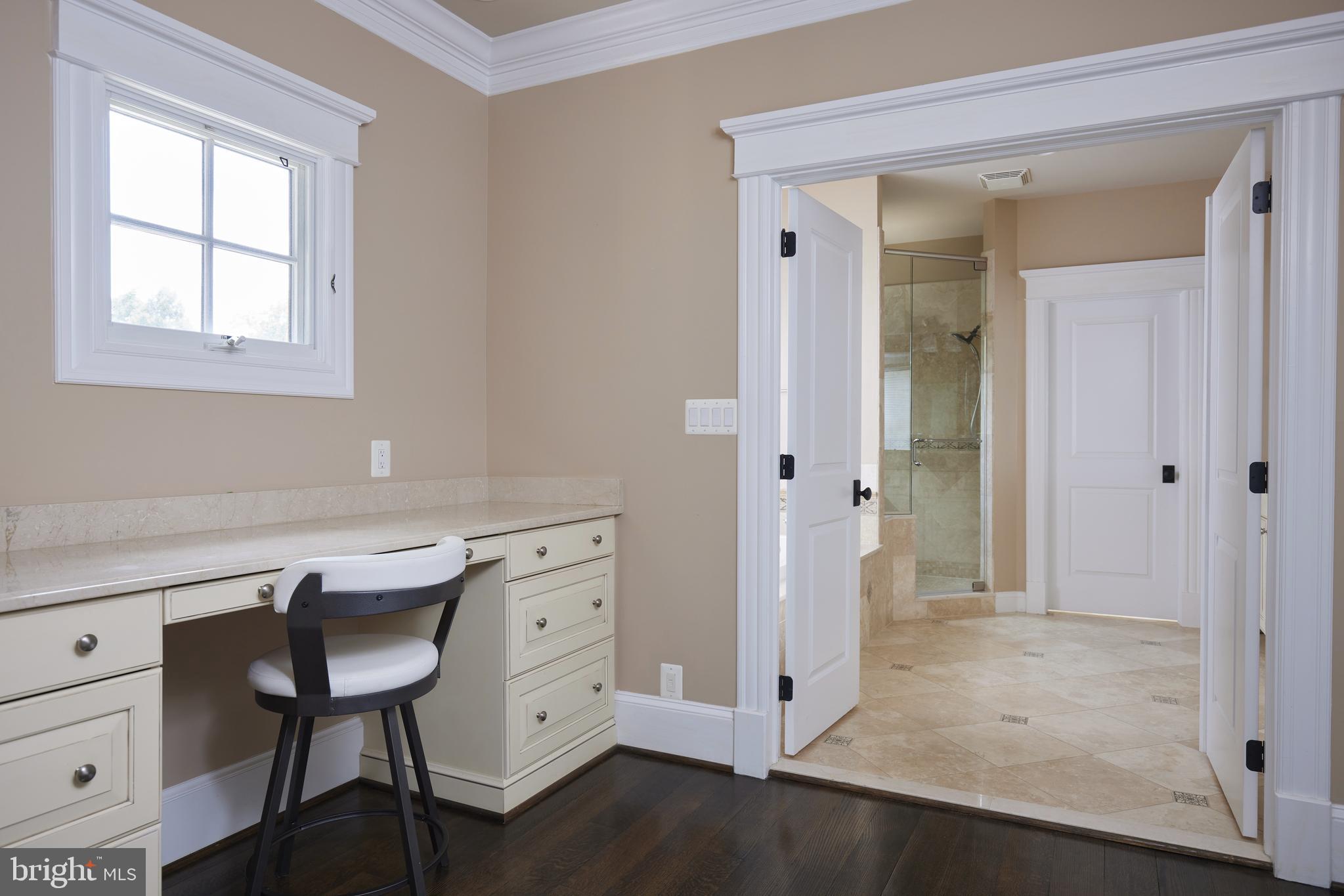 ENGLISH VILLAGE - Residential