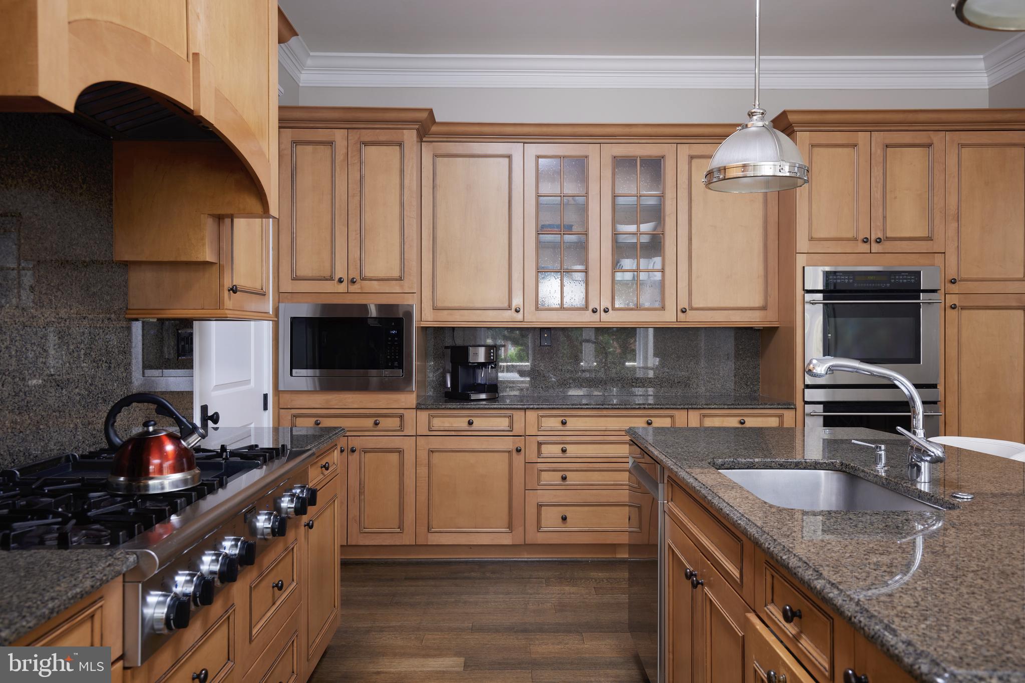 ENGLISH VILLAGE - Residential