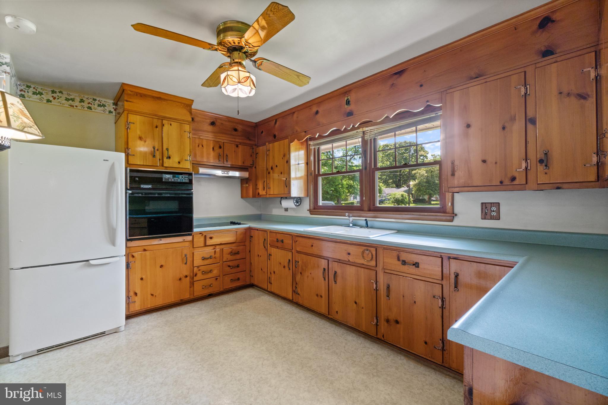 ROLLING KNOLLS - Residential