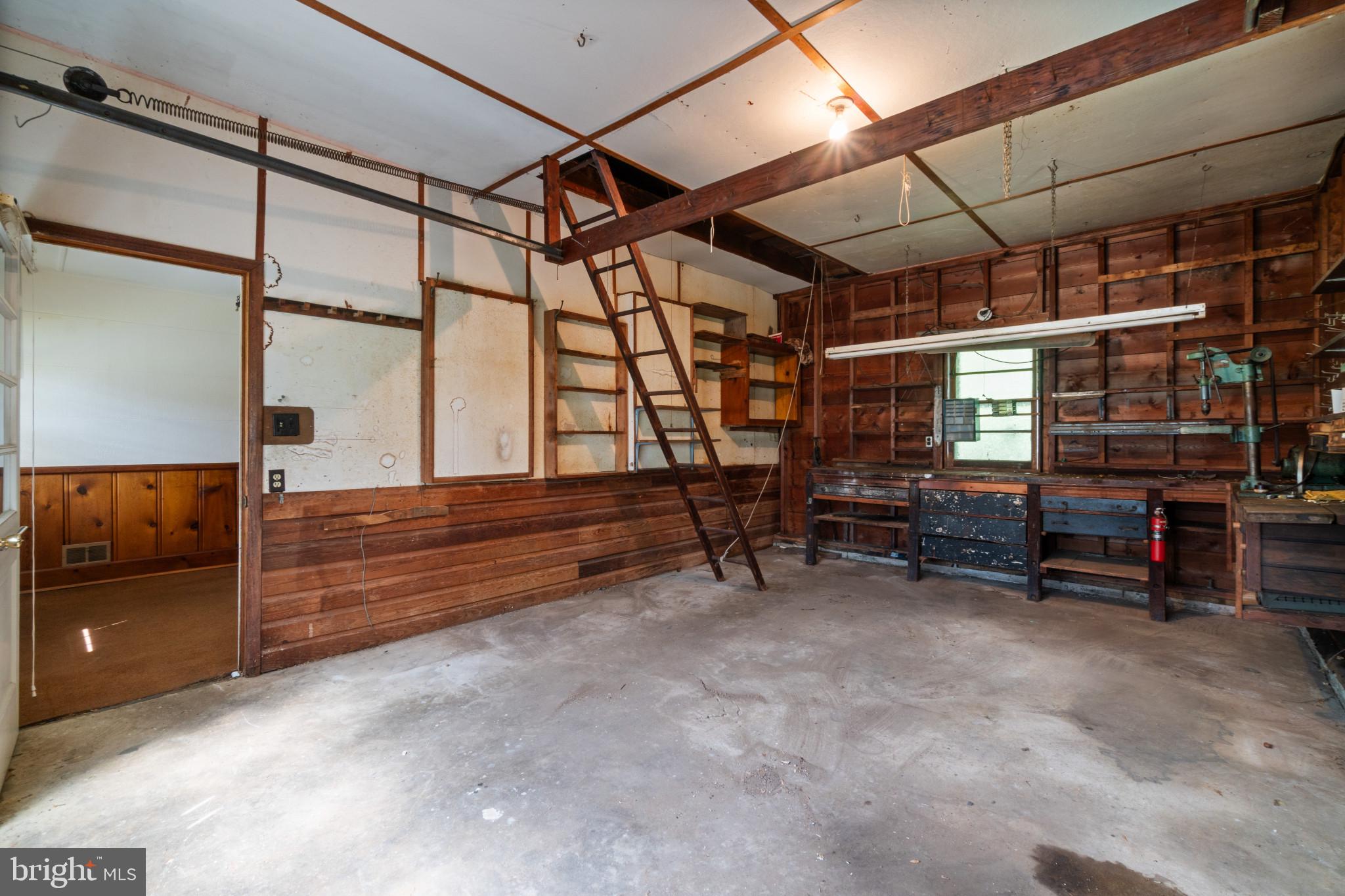 ROLLING KNOLLS - Residential