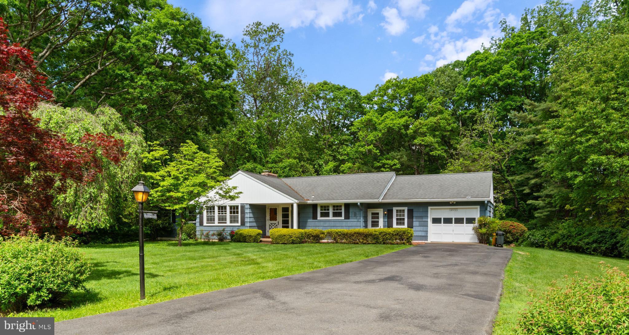 ROLLING KNOLLS - Residential