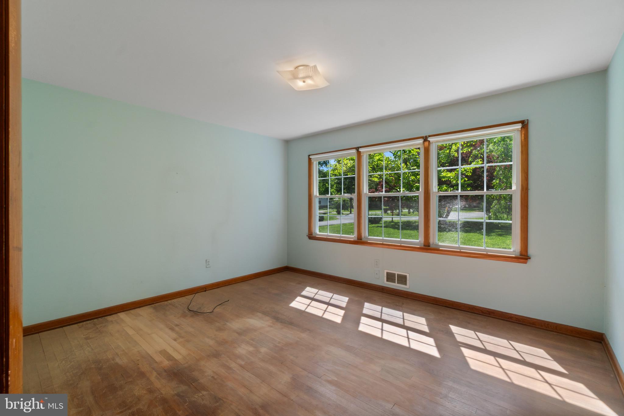 ROLLING KNOLLS - Residential