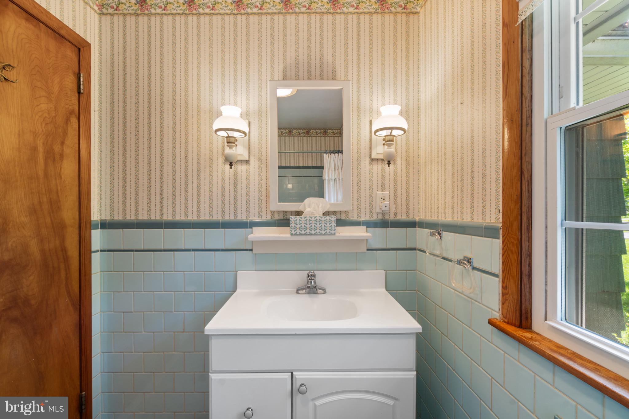 ROLLING KNOLLS - Residential