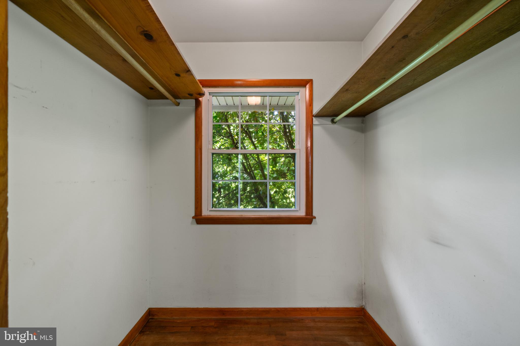 ROLLING KNOLLS - Residential