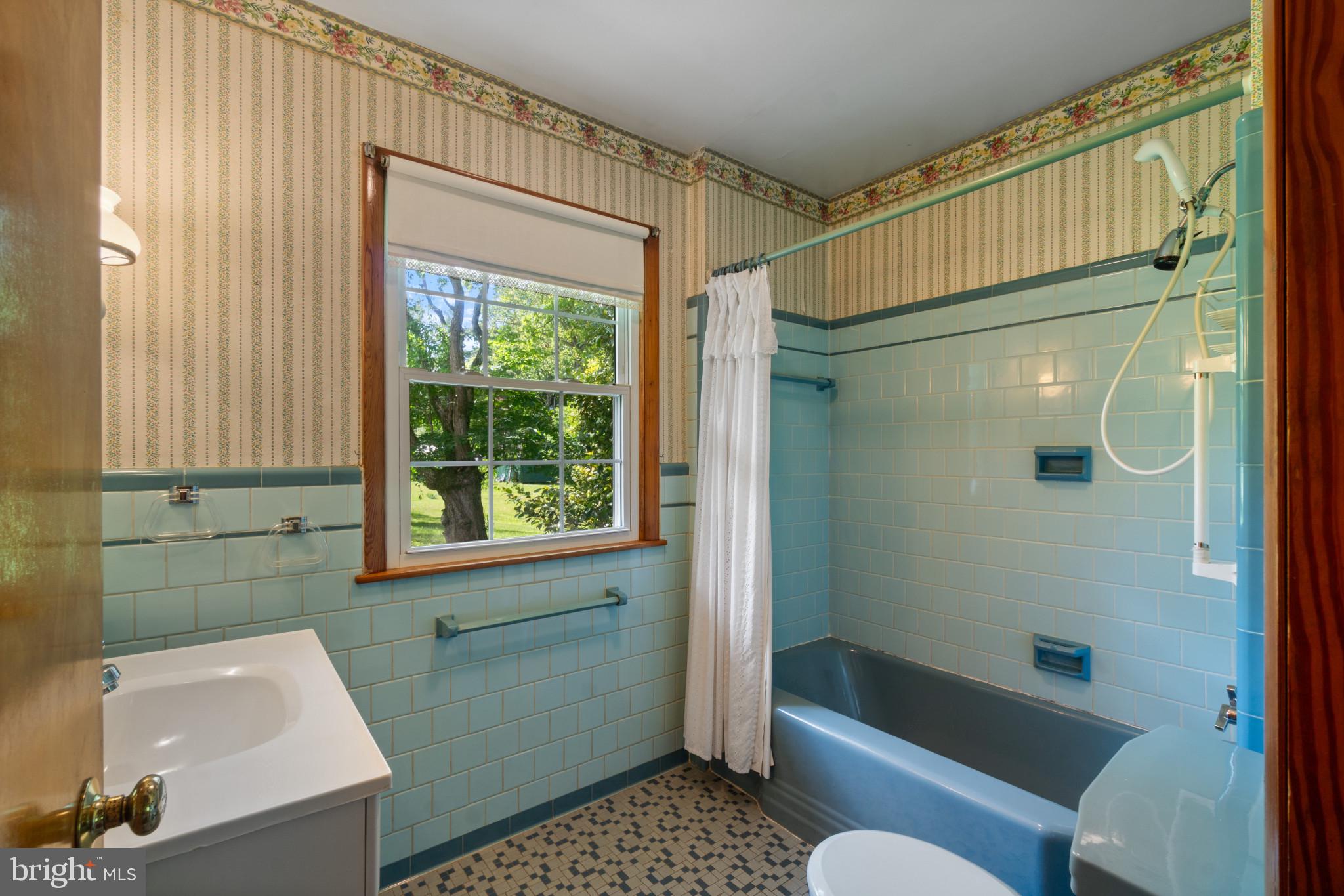 ROLLING KNOLLS - Residential