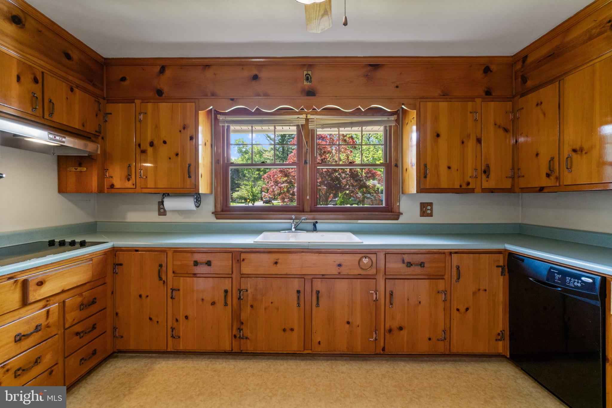 ROLLING KNOLLS - Residential