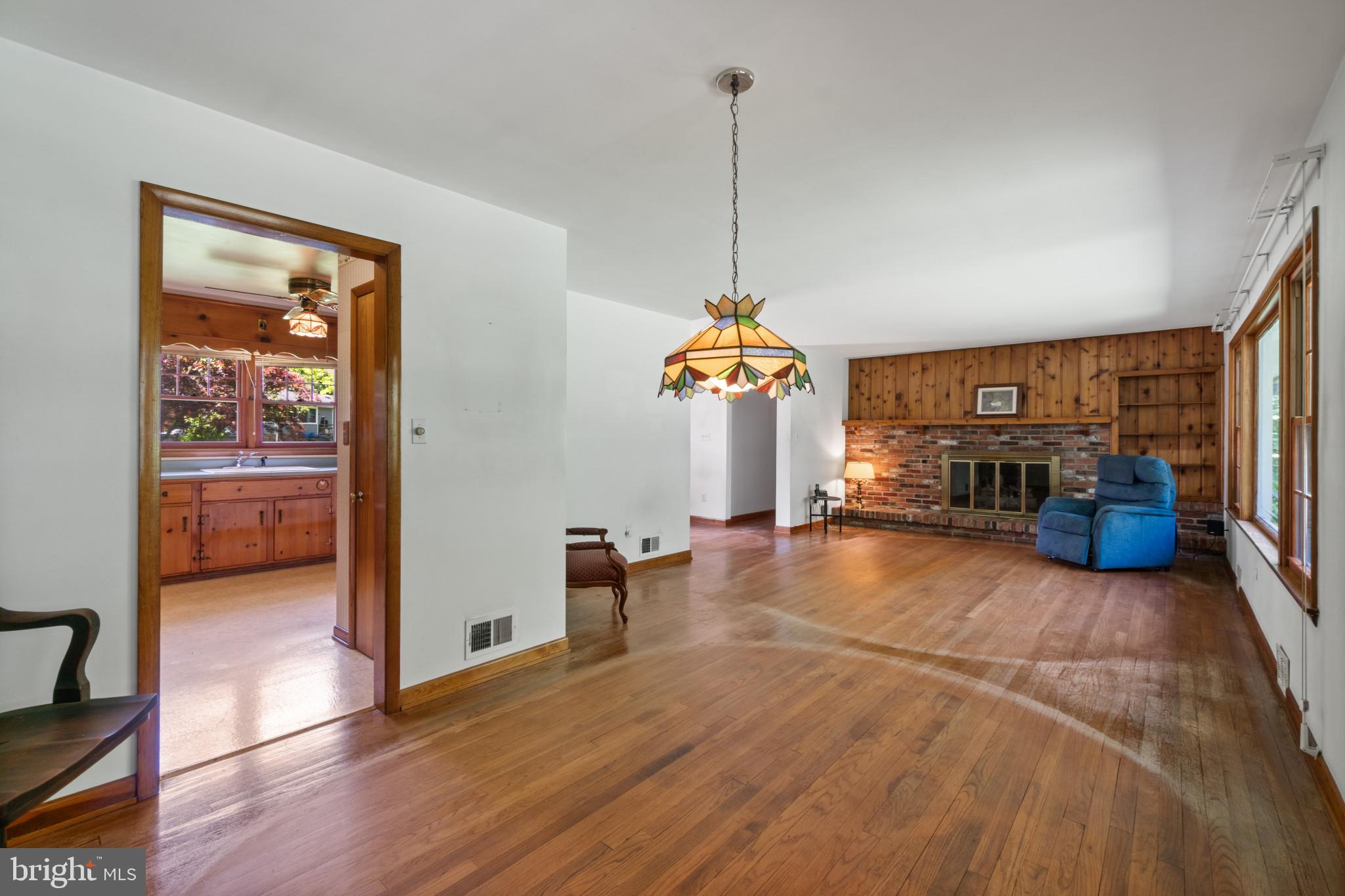 ROLLING KNOLLS - Residential