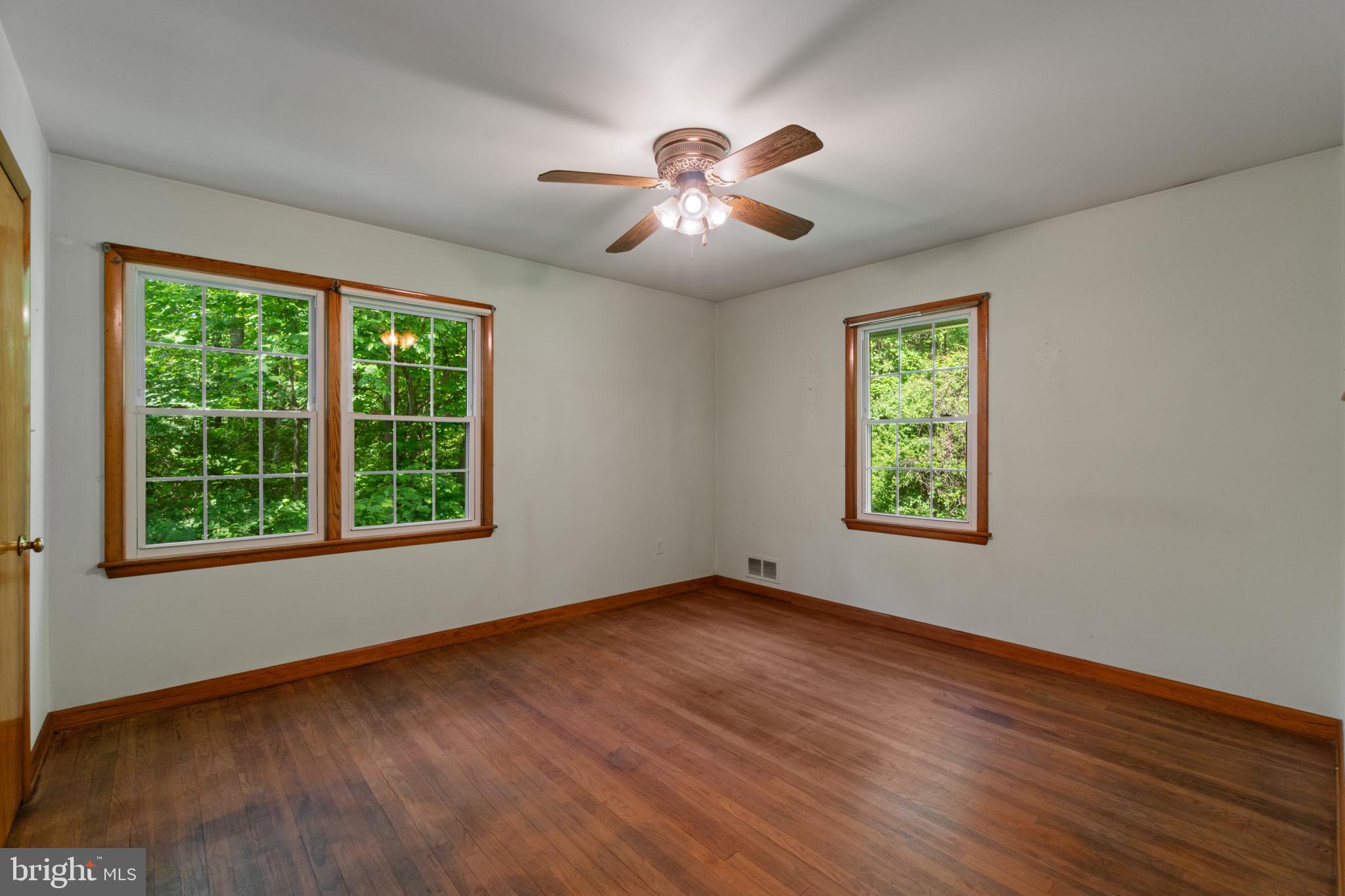 ROLLING KNOLLS - Residential