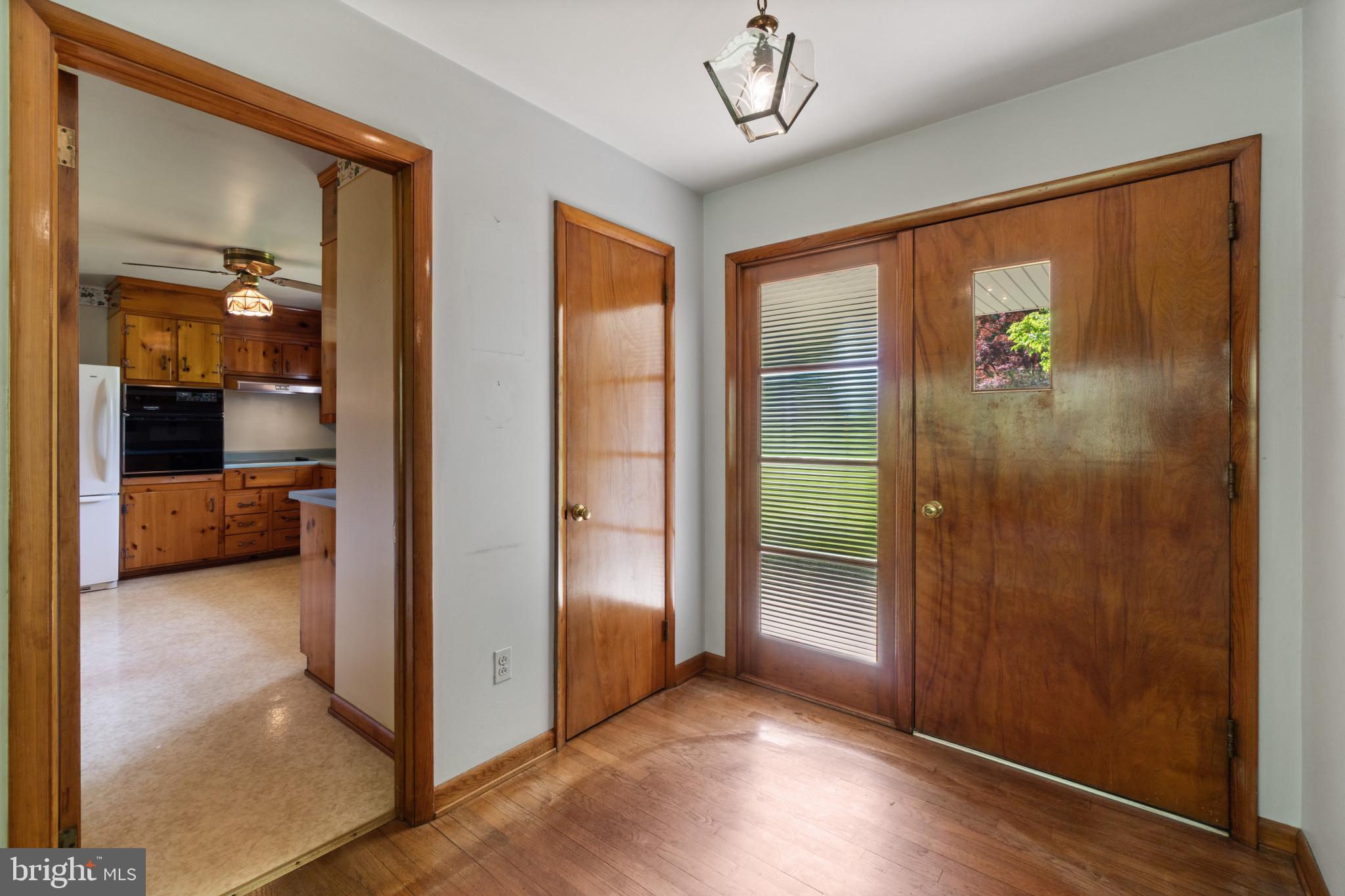 ROLLING KNOLLS - Residential