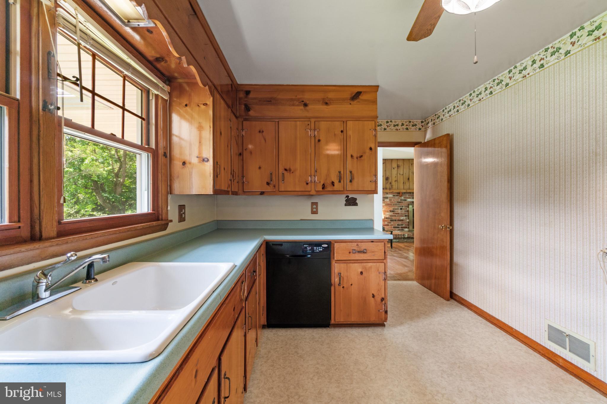 ROLLING KNOLLS - Residential