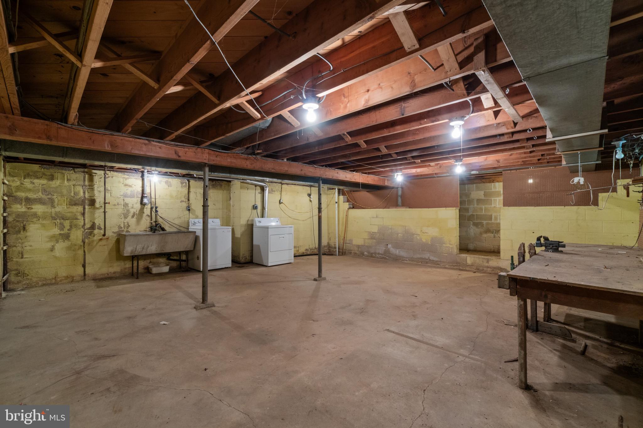 ROLLING KNOLLS - Residential