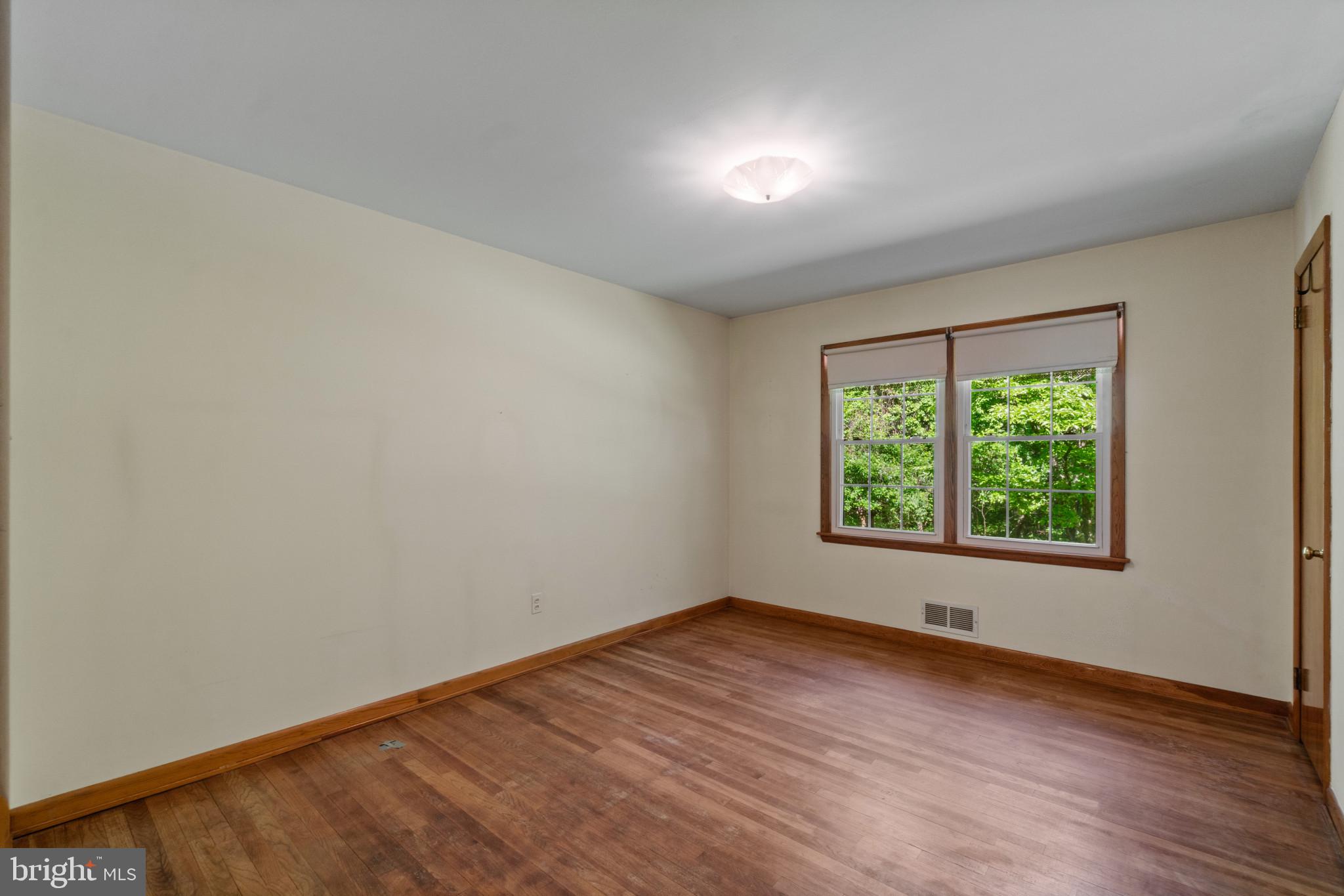 ROLLING KNOLLS - Residential