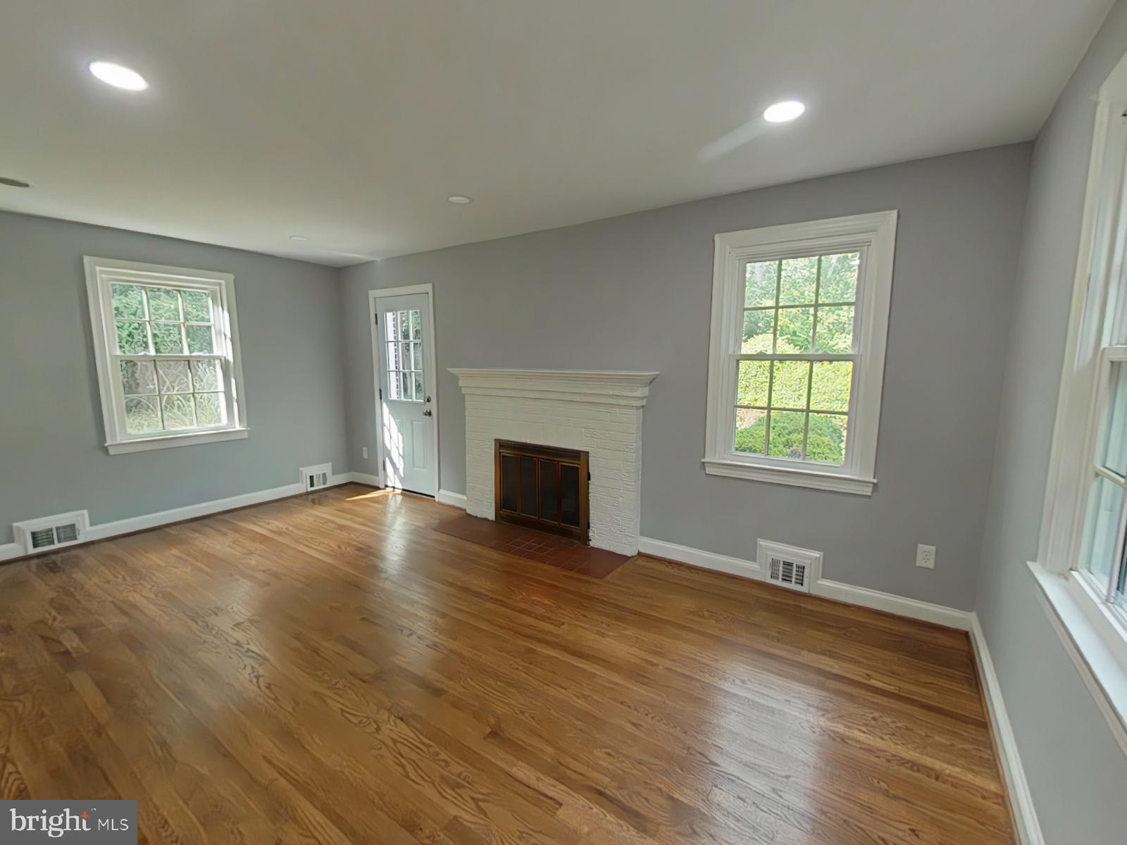 908 GLAIZEWOOD COURT