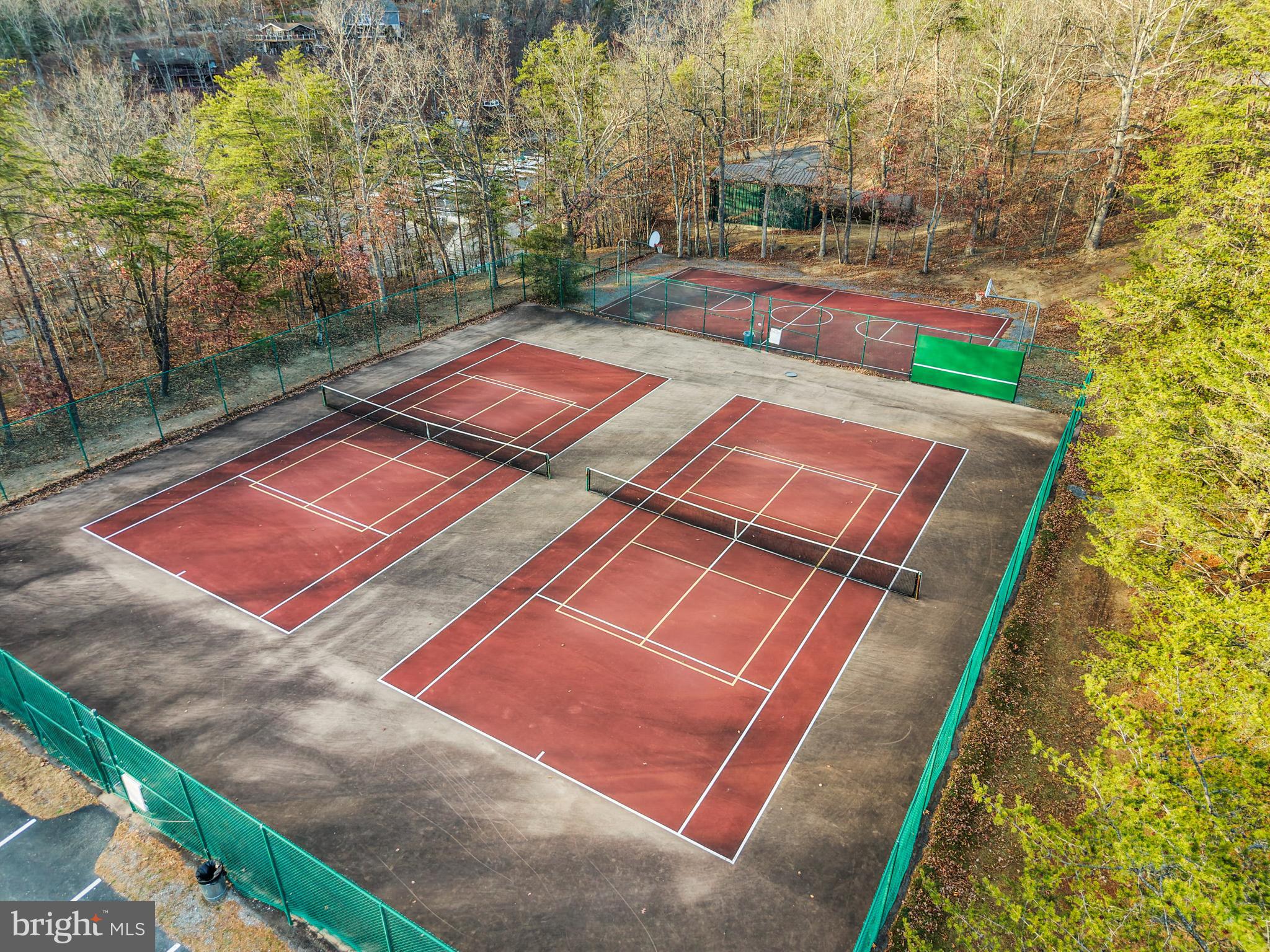 LAKE HOLIDAY ESTATES - Residential