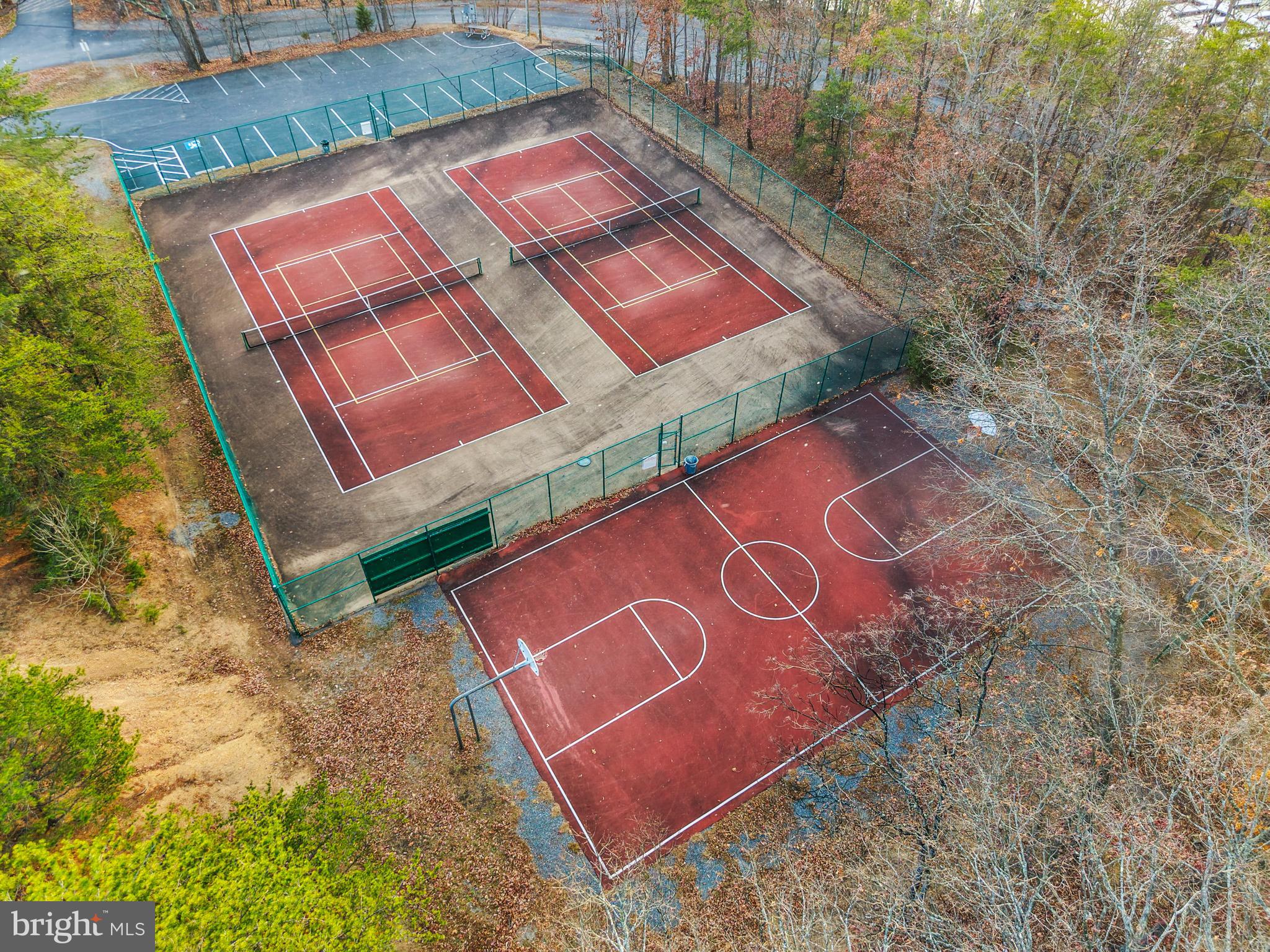 LAKE HOLIDAY ESTATES - Residential