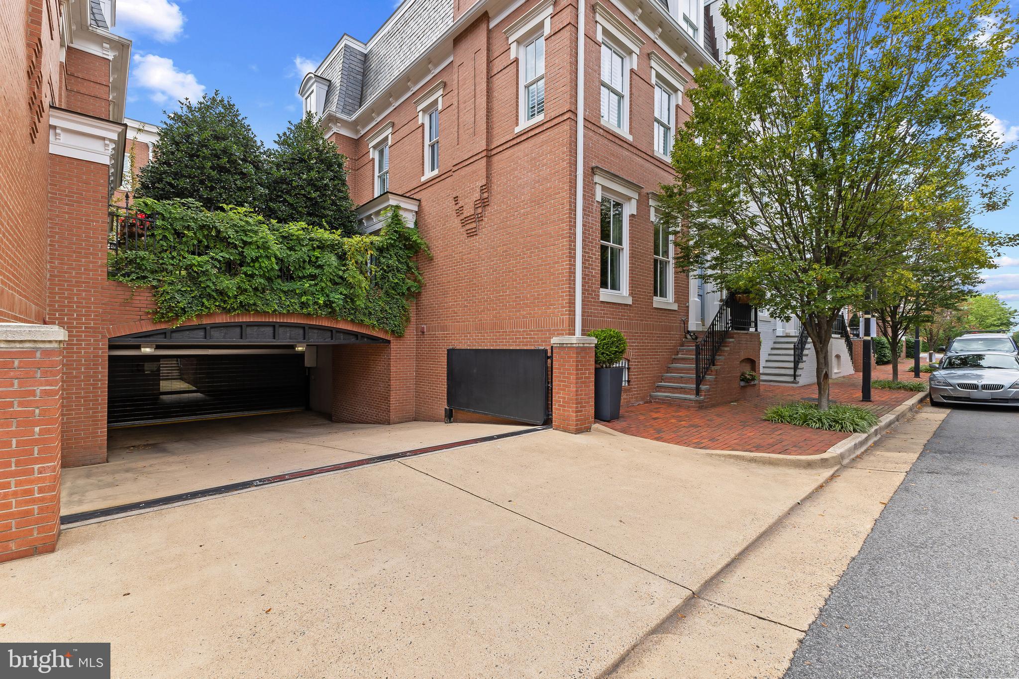 OLD TOWN ALEXANDRIA - Residential