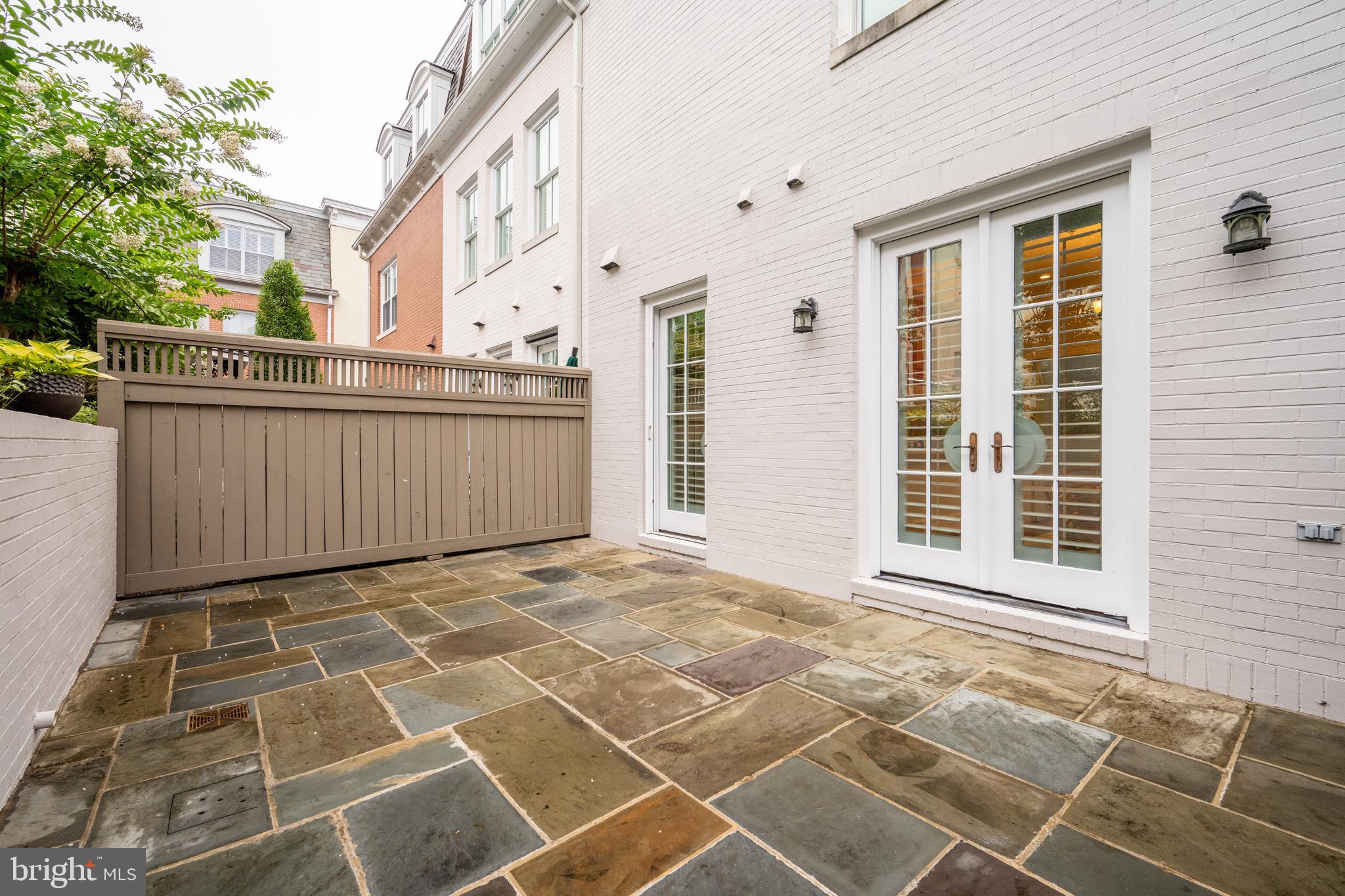 OLD TOWN ALEXANDRIA - Residential