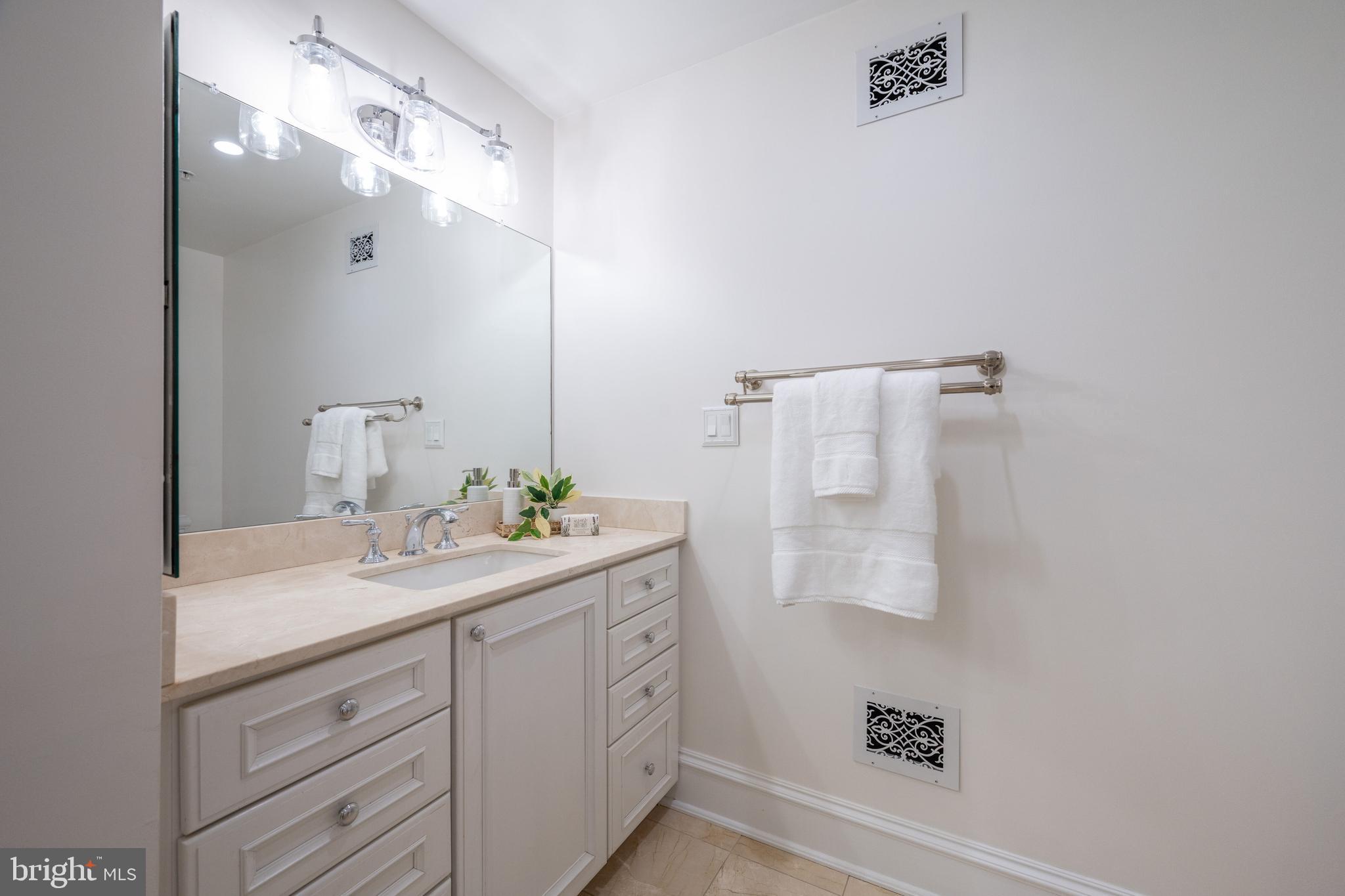 OLD TOWN ALEXANDRIA - Residential