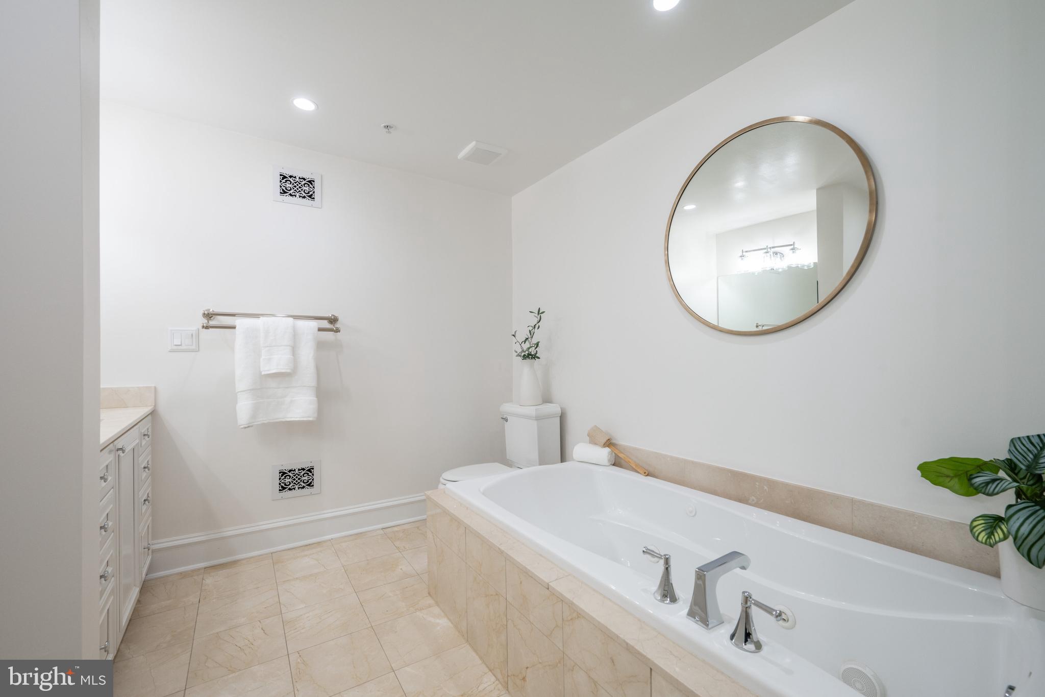 OLD TOWN ALEXANDRIA - Residential