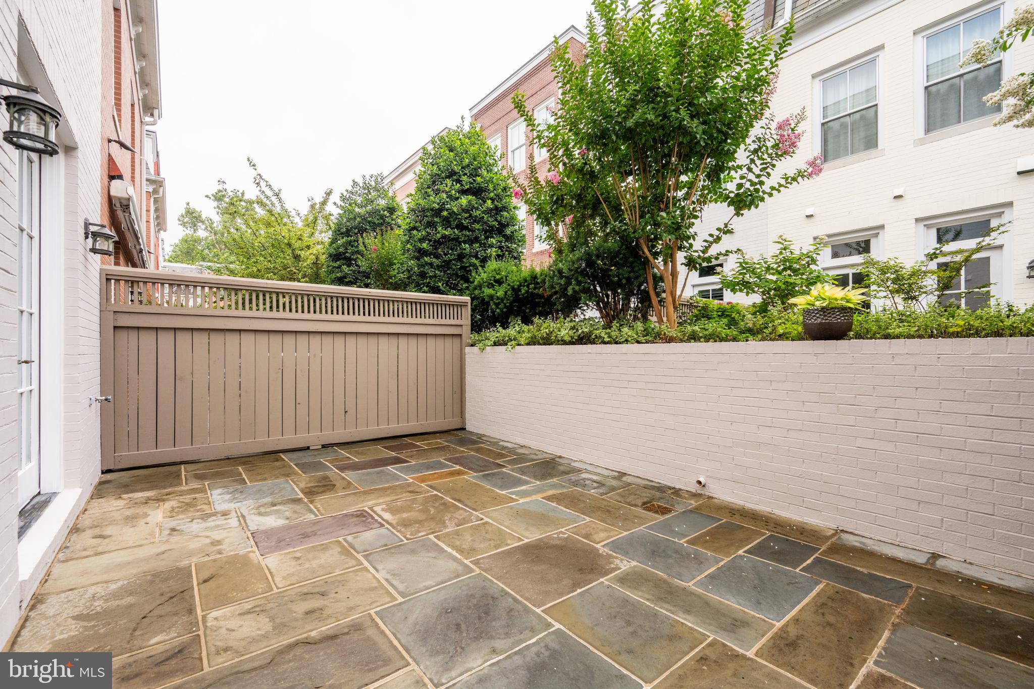 OLD TOWN ALEXANDRIA - Residential