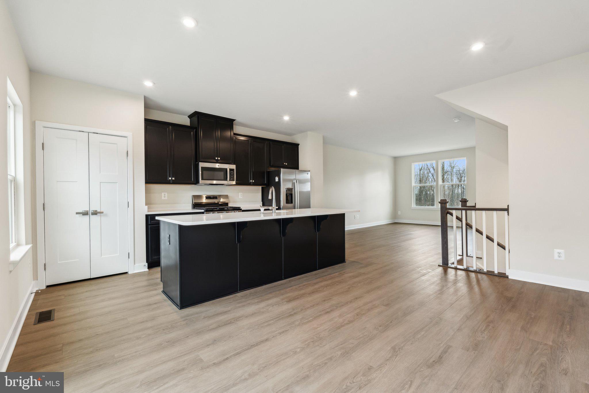 LOUDOUN VIEW CONDO FLATS - Residential Lease