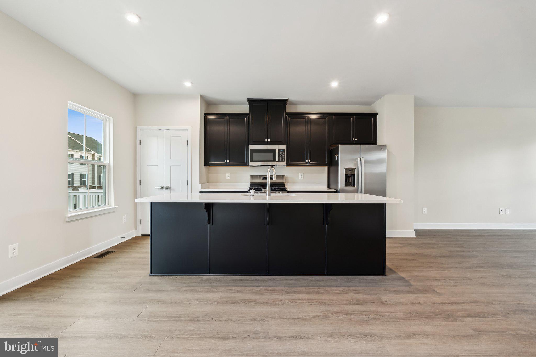 LOUDOUN VIEW CONDO FLATS - Residential Lease