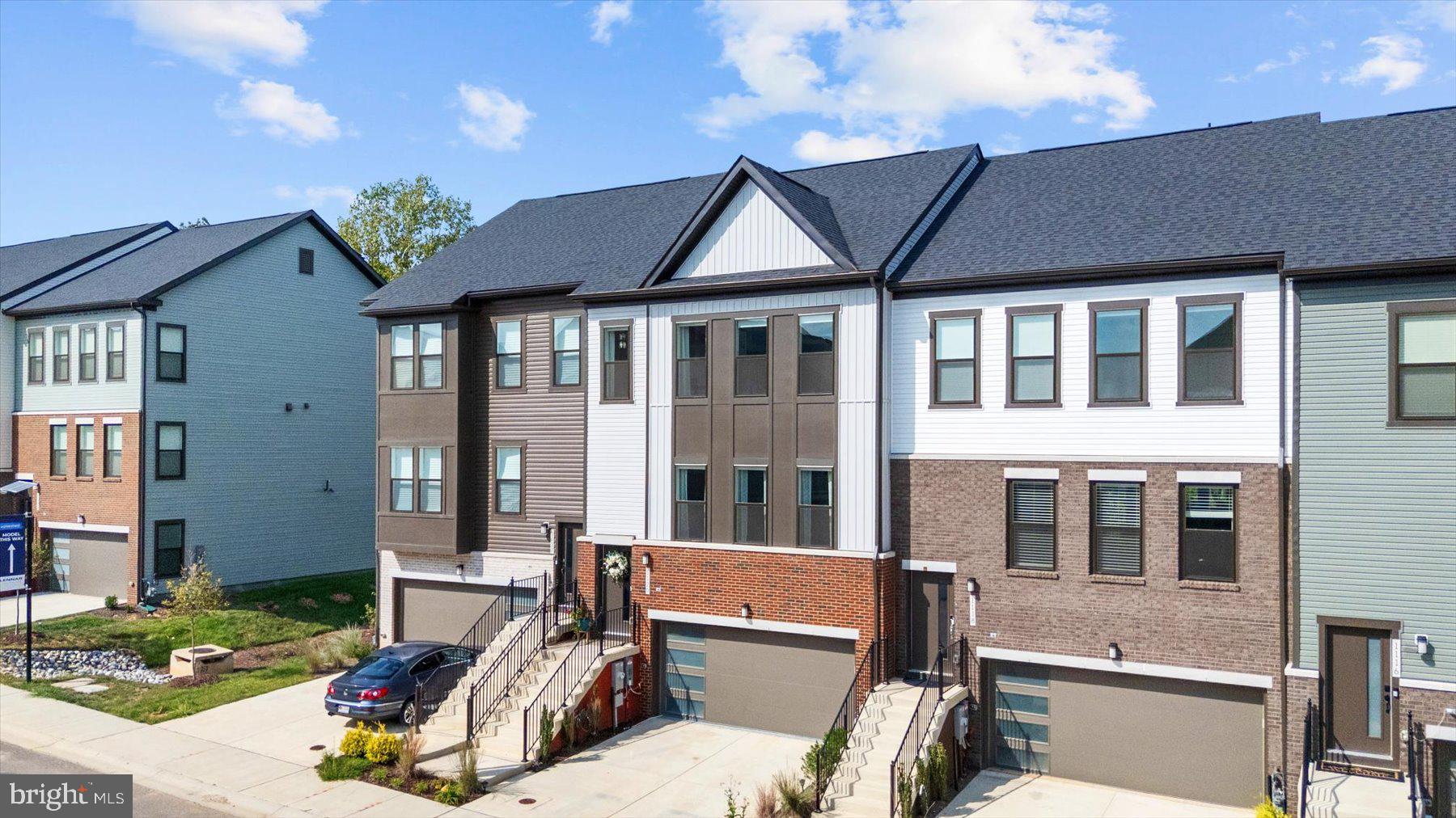1120 CRESTED WOOD DR