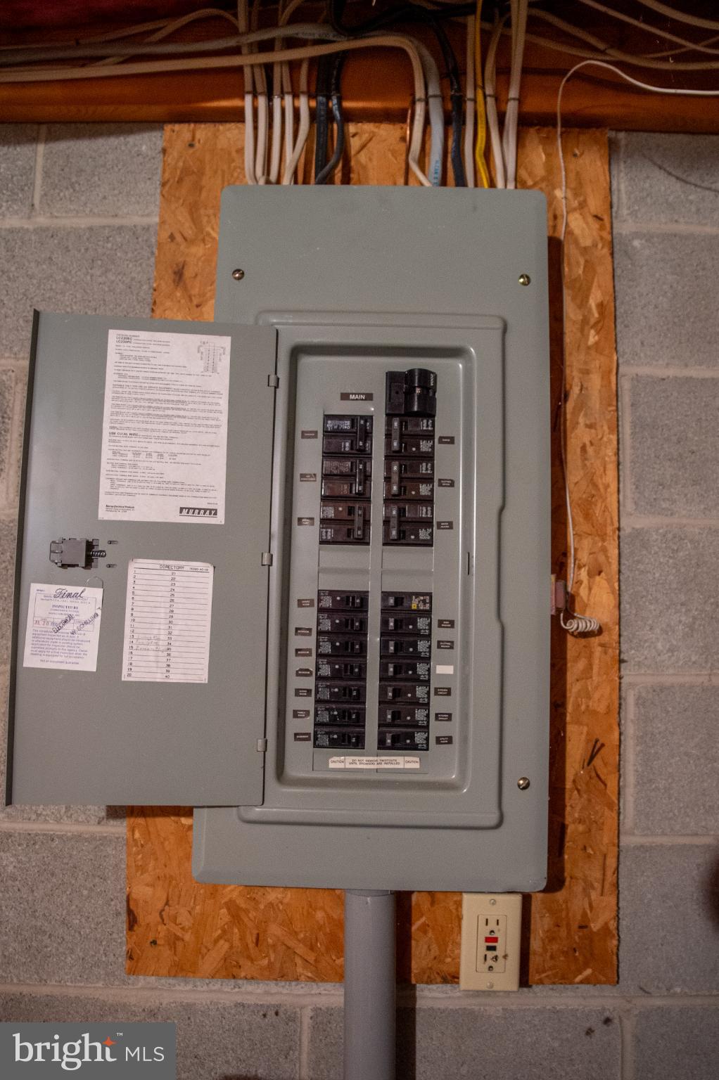 THOROUGHBRED TERRACE - Residential