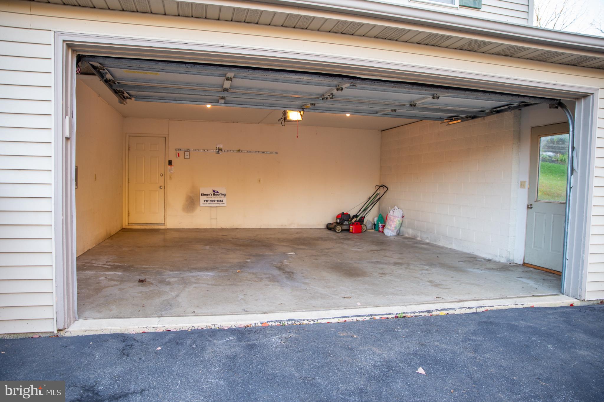 THOROUGHBRED TERRACE - Residential