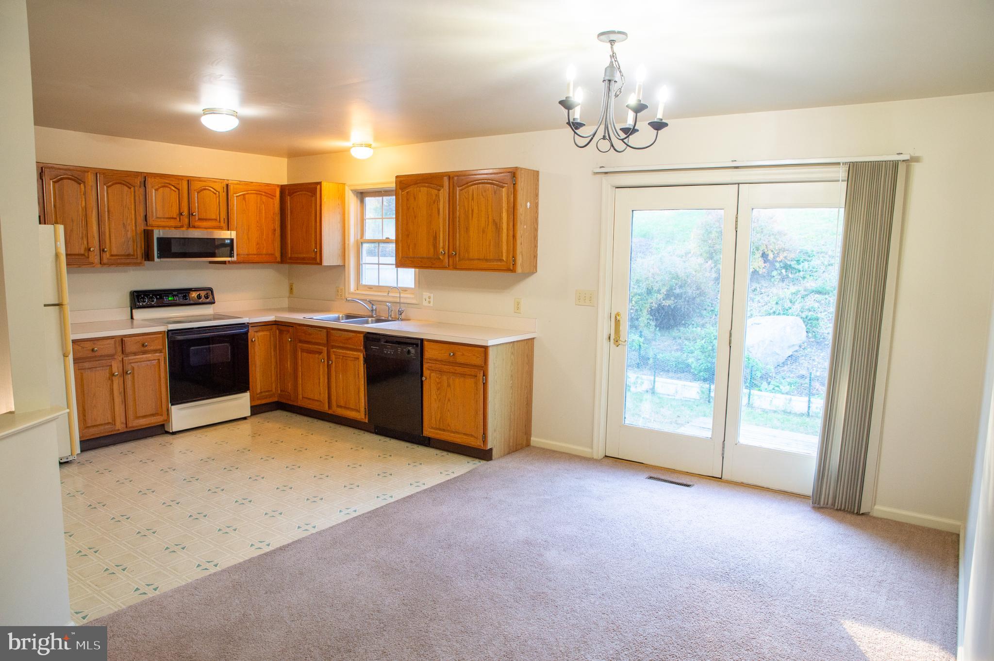 THOROUGHBRED TERRACE - Residential