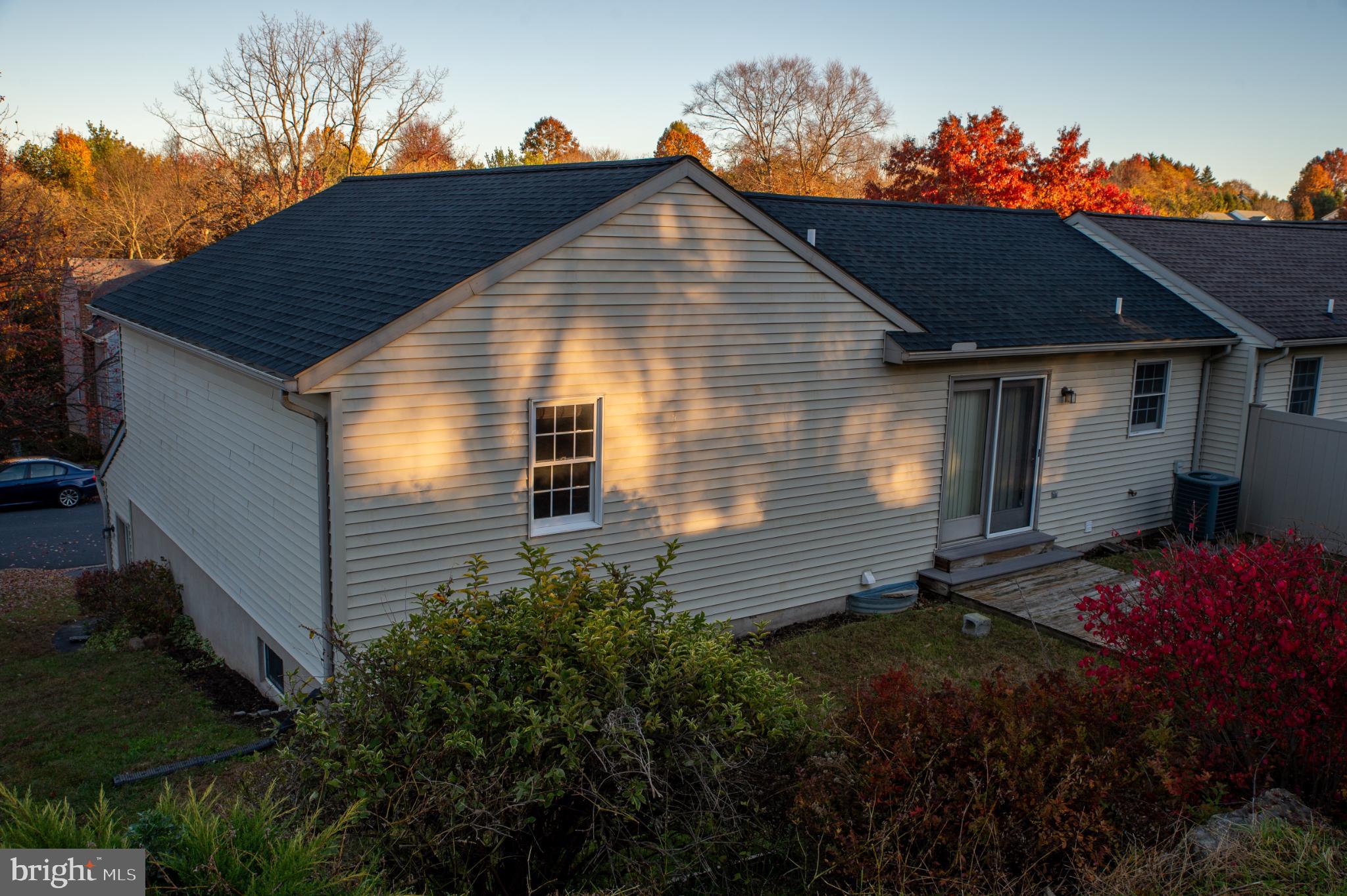 THOROUGHBRED TERRACE - Residential