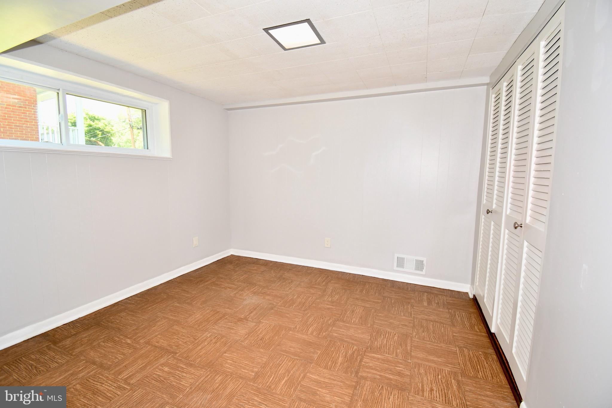 KENSINGTON KNOLLS - Residential