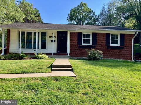 Photo of 11404 Soward Drive, KENSINGTON, MD 20895 (MLS # MDMC2232950)