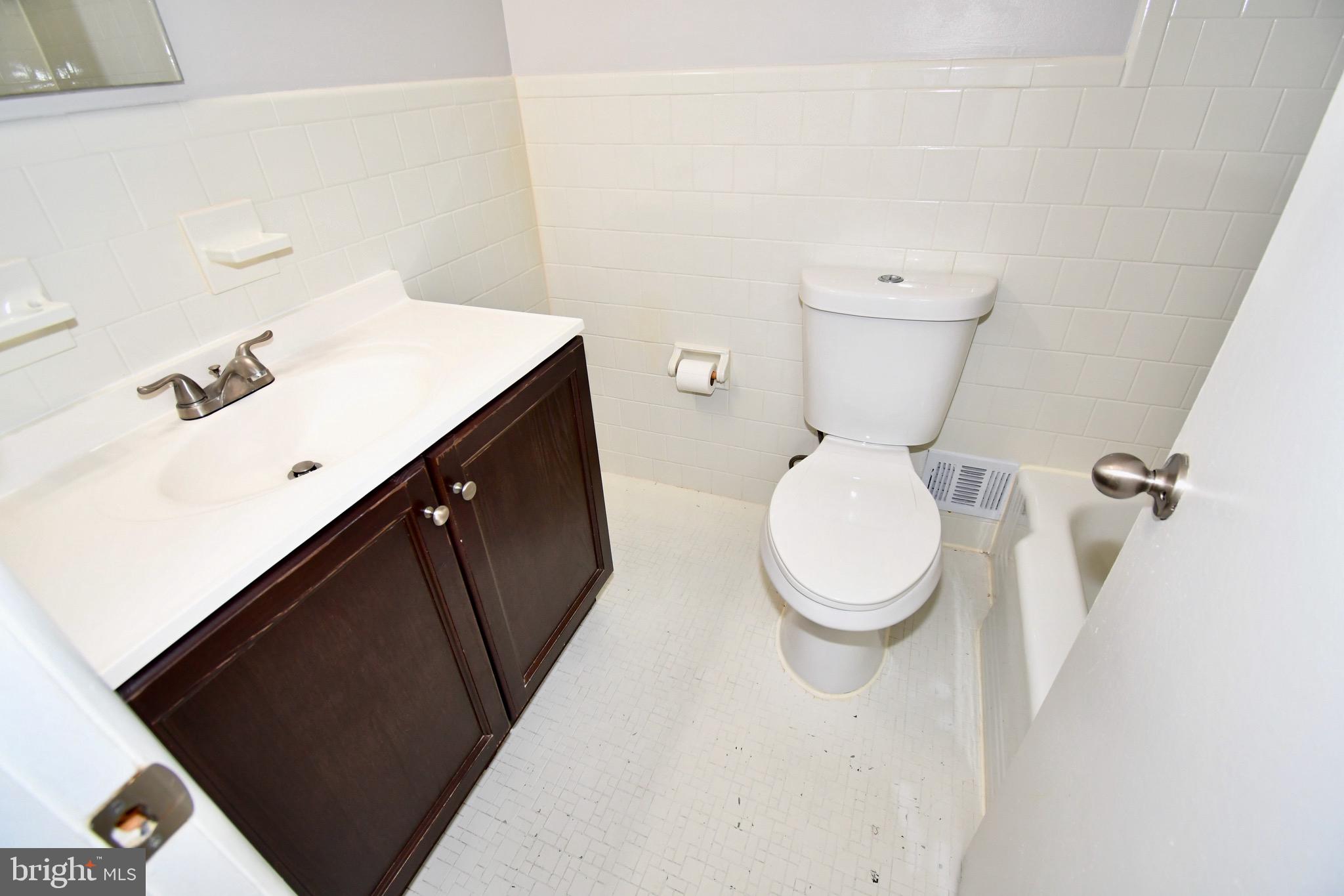 KENSINGTON KNOLLS - Residential