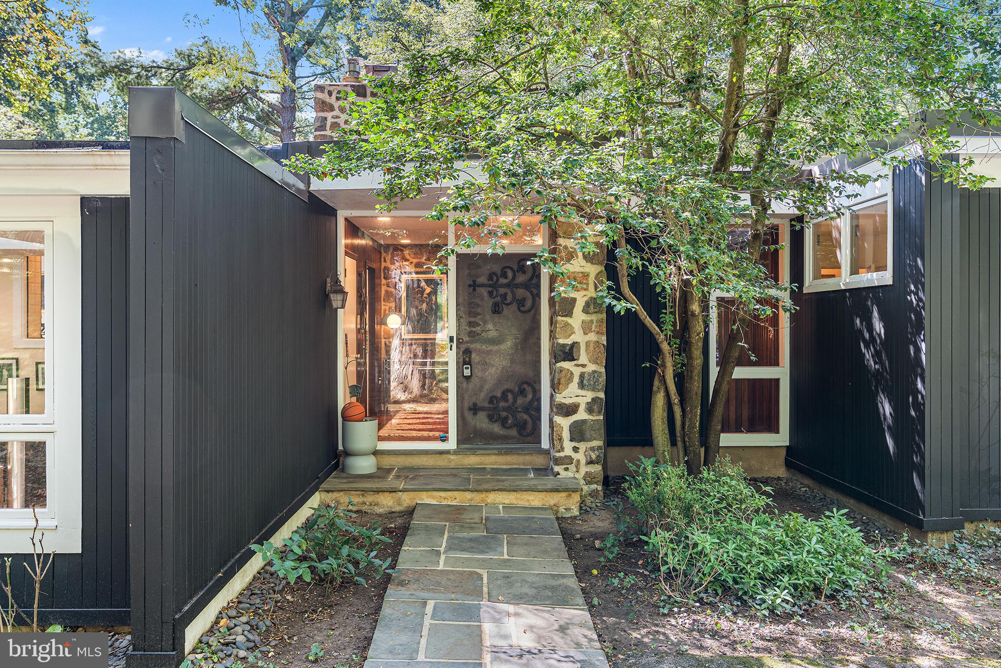 EAST FALLS - Residential