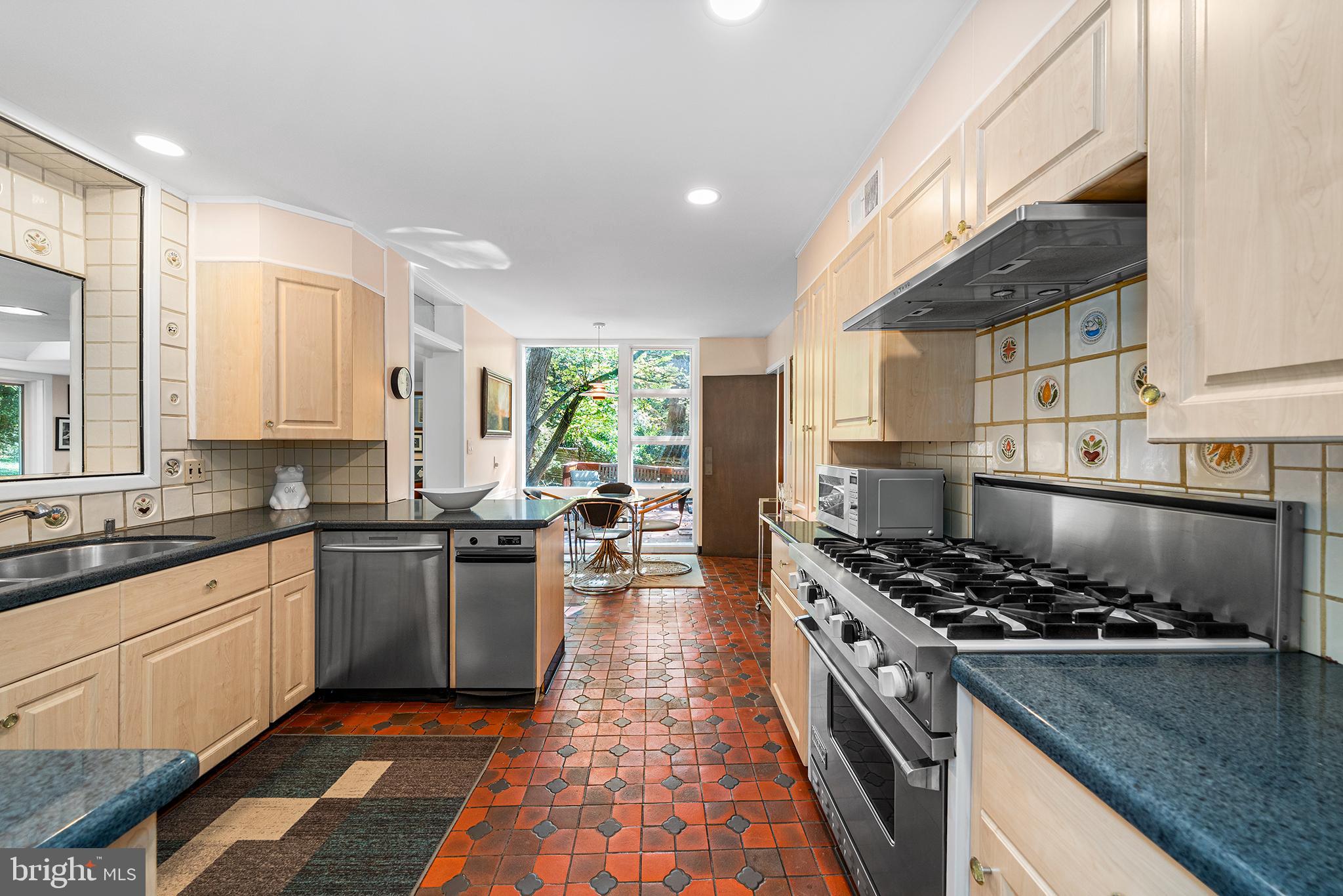 EAST FALLS - Residential