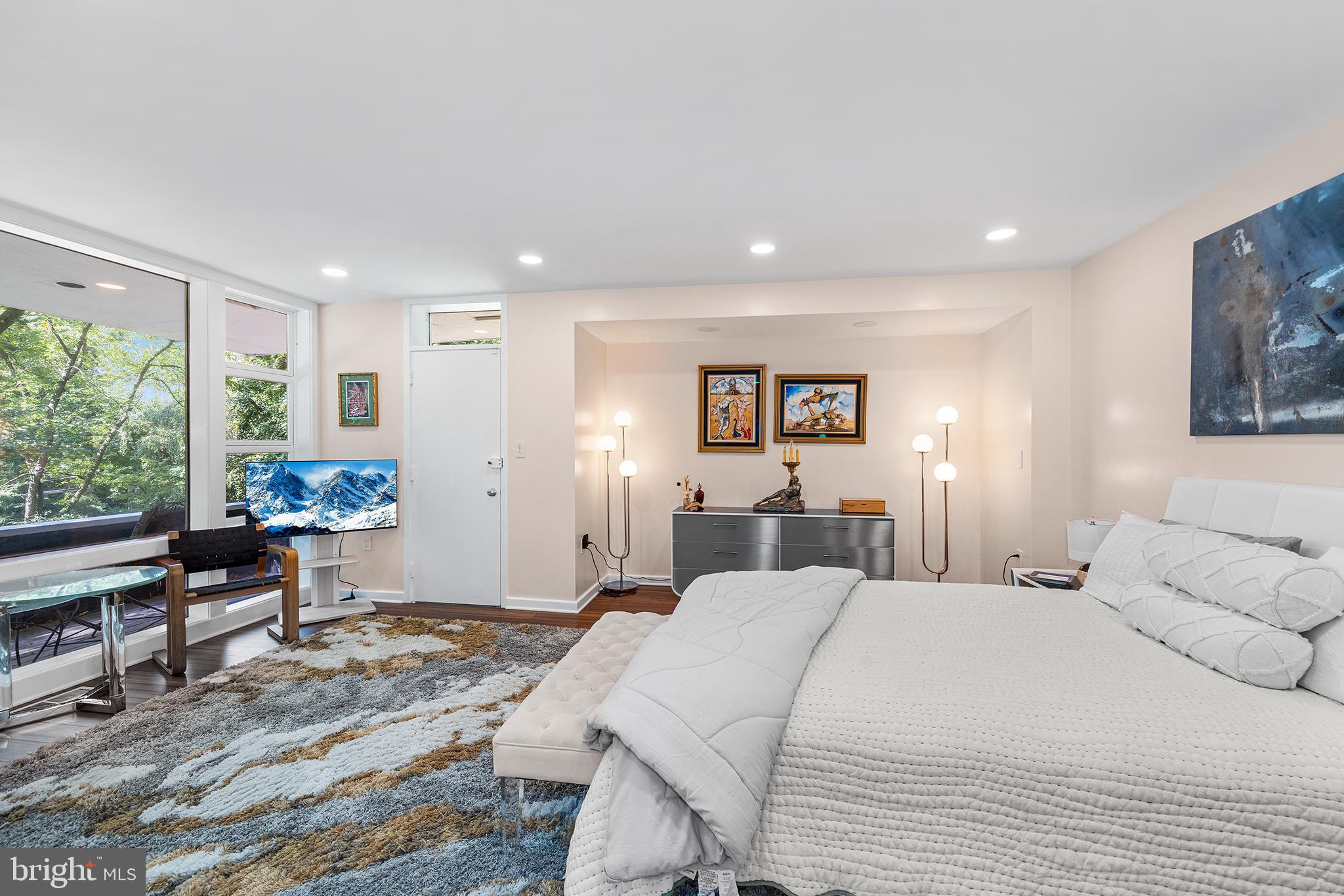 EAST FALLS - Residential