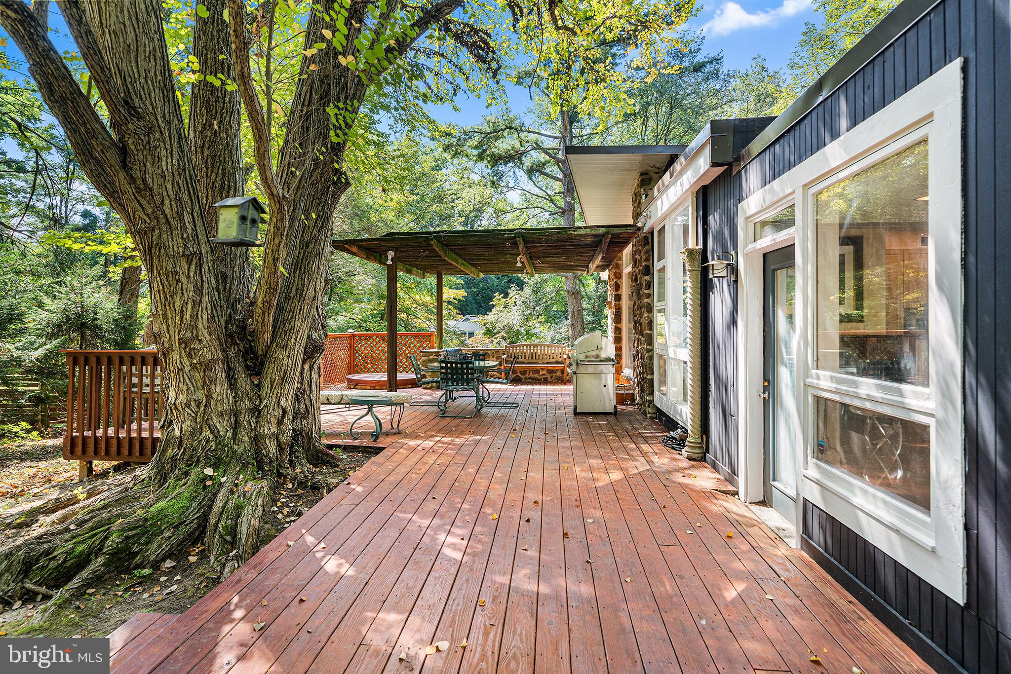 EAST FALLS - Residential