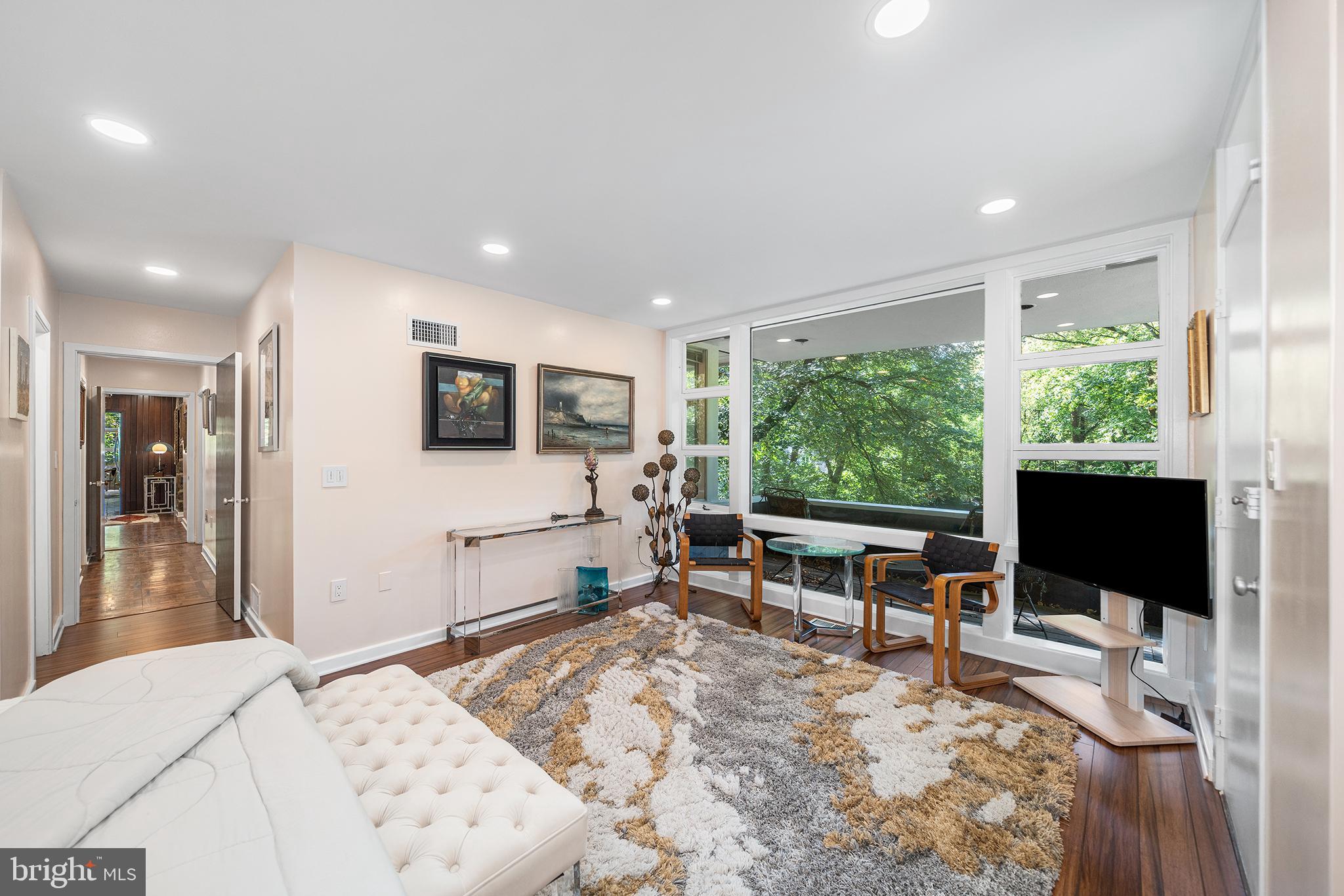 EAST FALLS - Residential